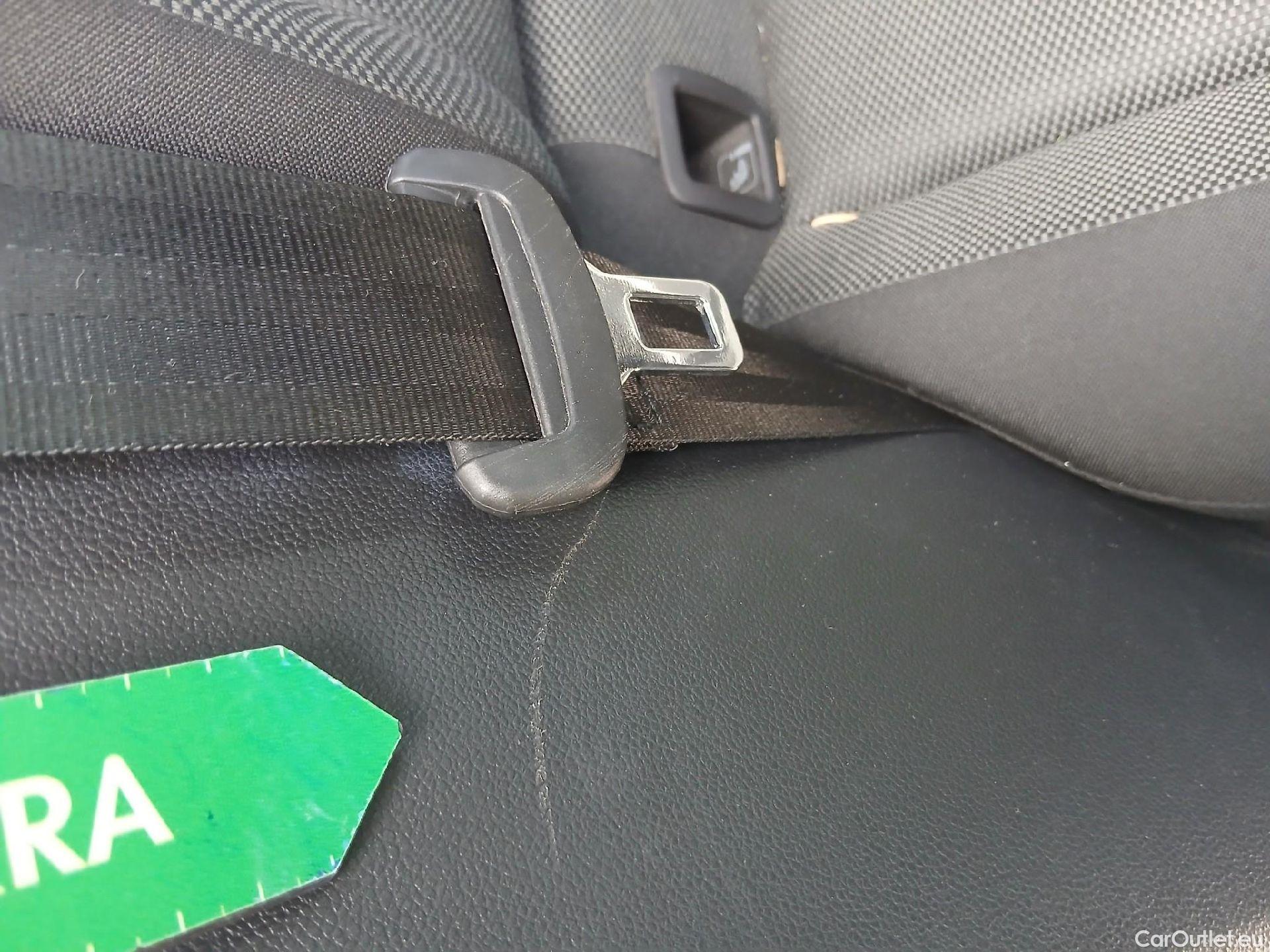  Volkswagen  T-ROC VOLKSWAGEN  / 2021 / 5P / todoterreno Life 1.5 TSI 110kW (150CV) DSG #32