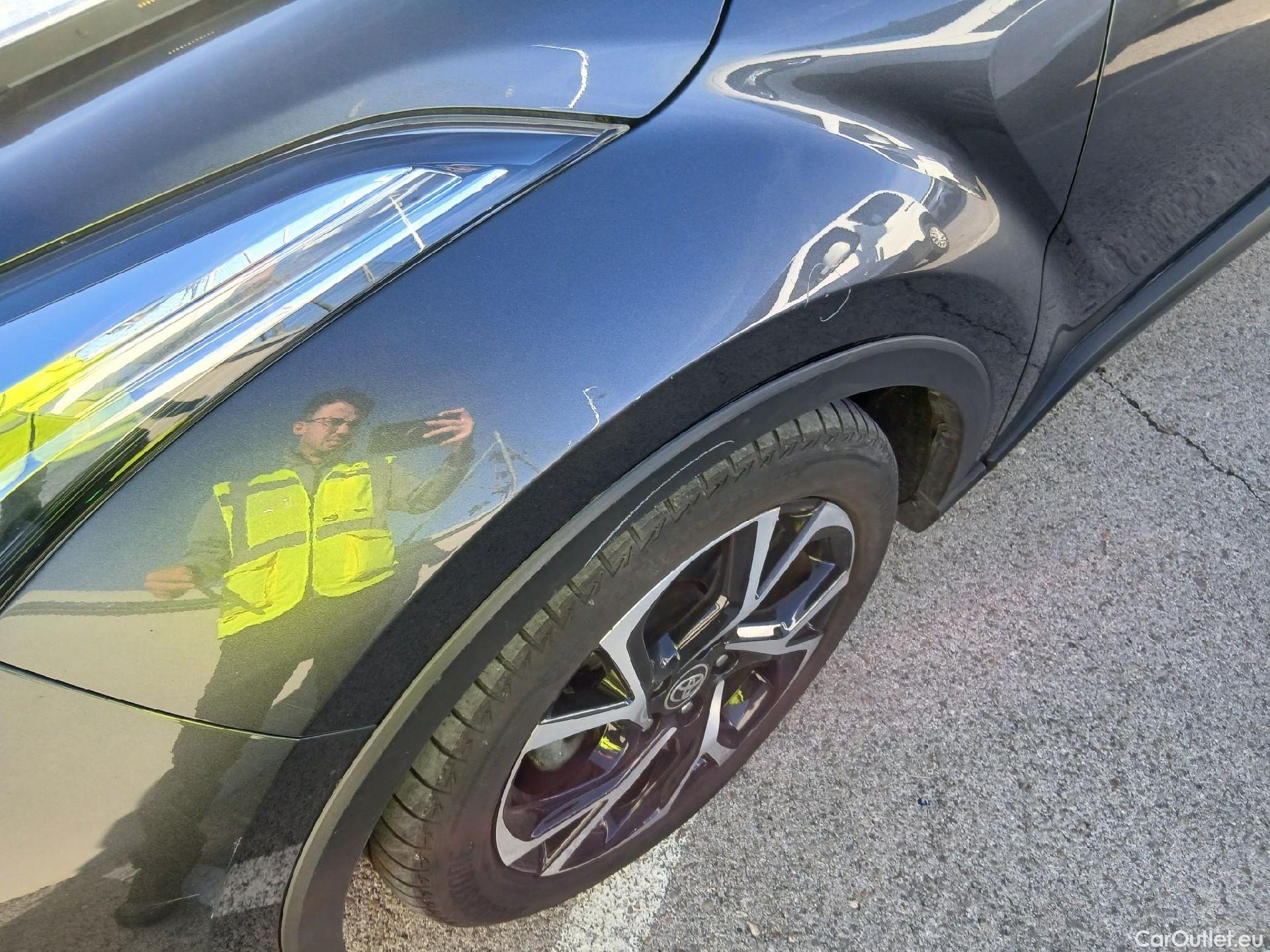  Toyota  C-HR TOYOTA  / 2019 / 5P / todoterreno 1.8 125H Advance #18