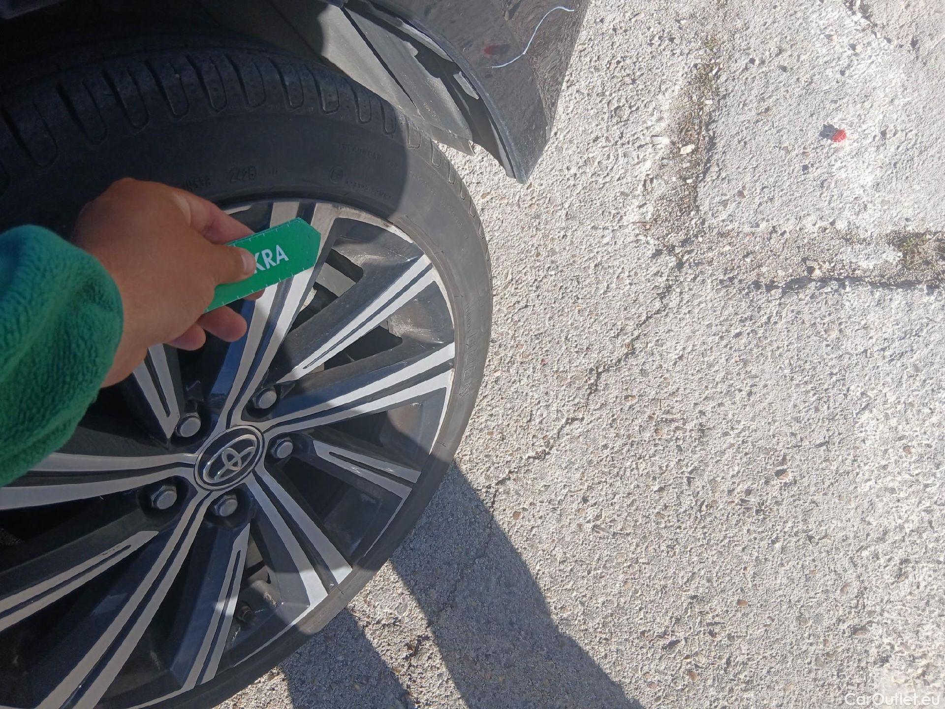  Toyota  Corolla TOYOTA  / 2019 / 5P / familiar 1.8 125H STYLE E-CVT TOURING SPORT #27