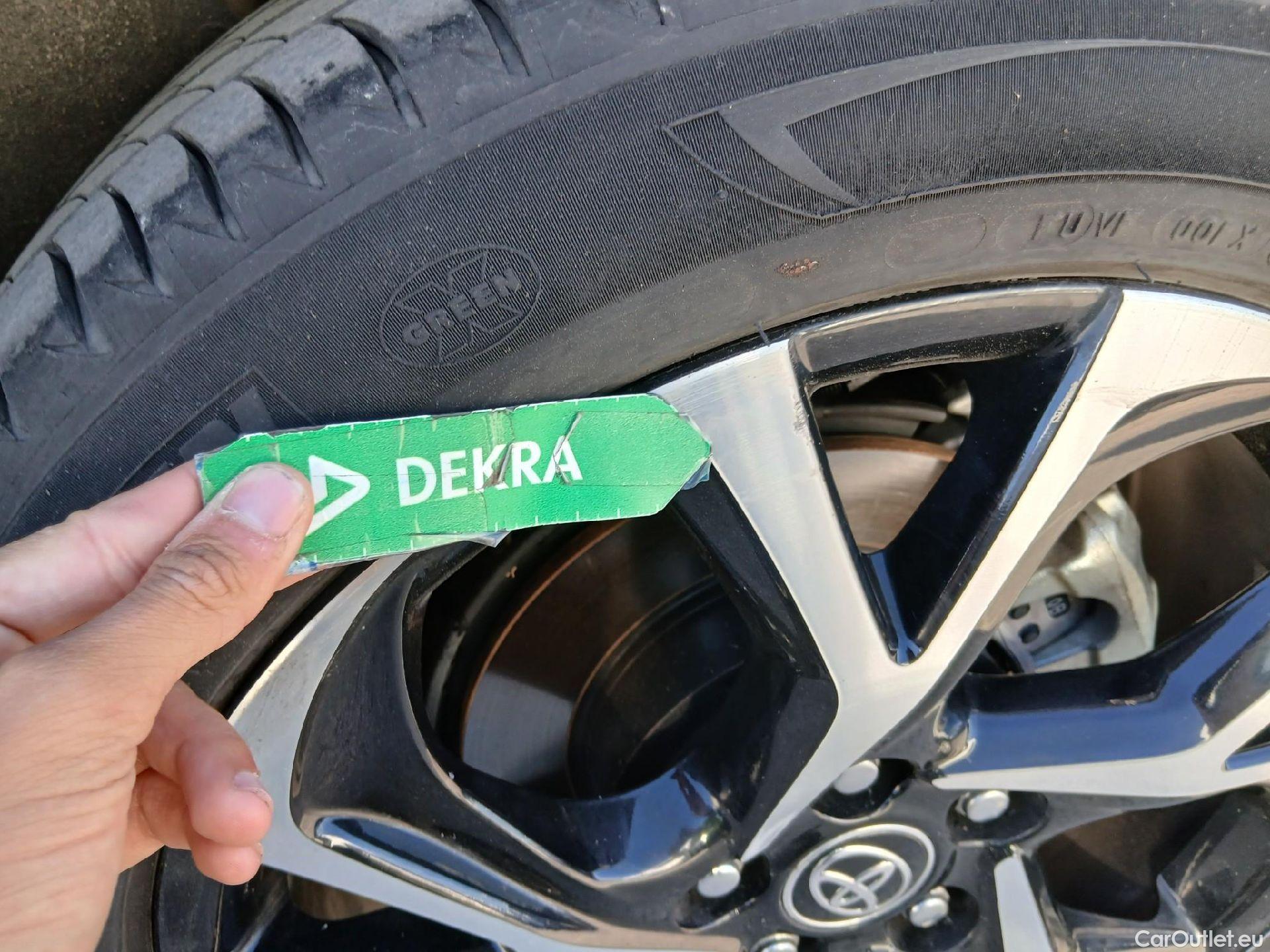  Toyota  C-HR TOYOTA  / 2019 / 5P / todoterreno 1.8 125H Advance #30