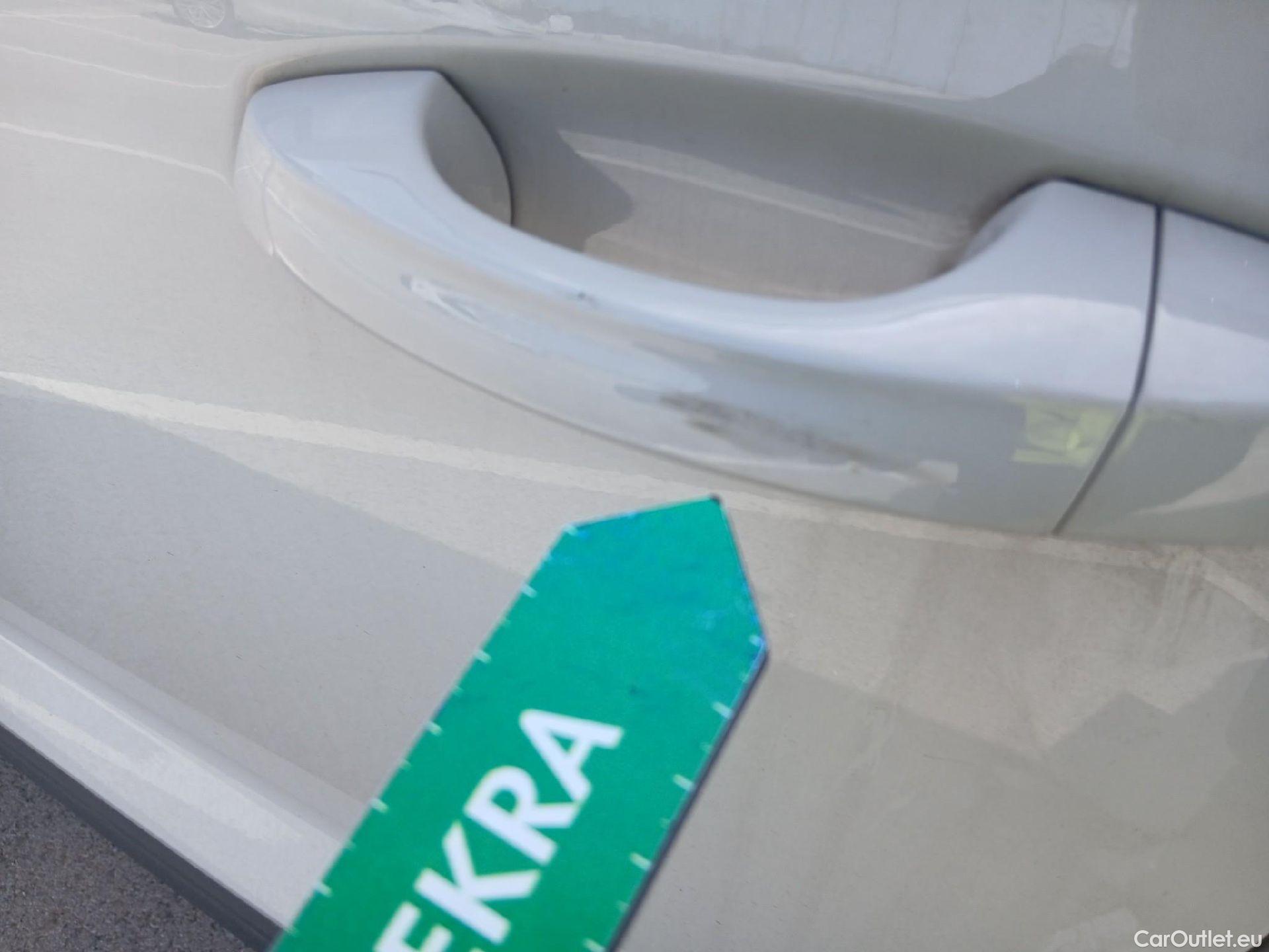  Volkswagen  T-ROC VOLKSWAGEN  / 2021 / 5P / todoterreno Life 1.5 TSI 110kW (150CV) DSG #10