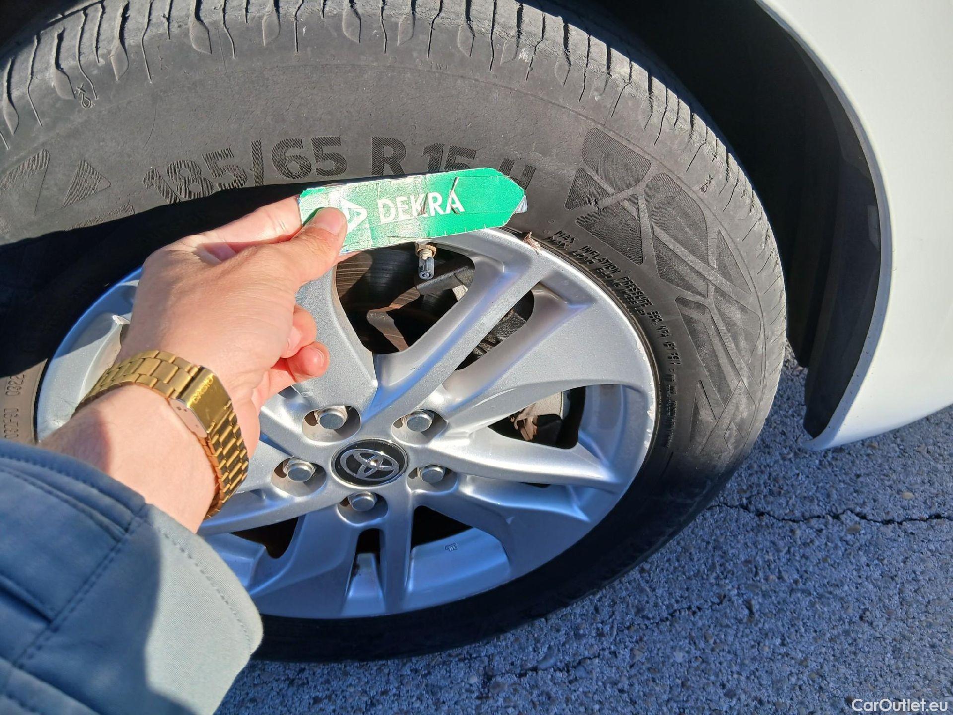  Toyota  Yaris TOYOTA  / 2020 / 5P / berlina con portón 1.5 120H Active Tech #19