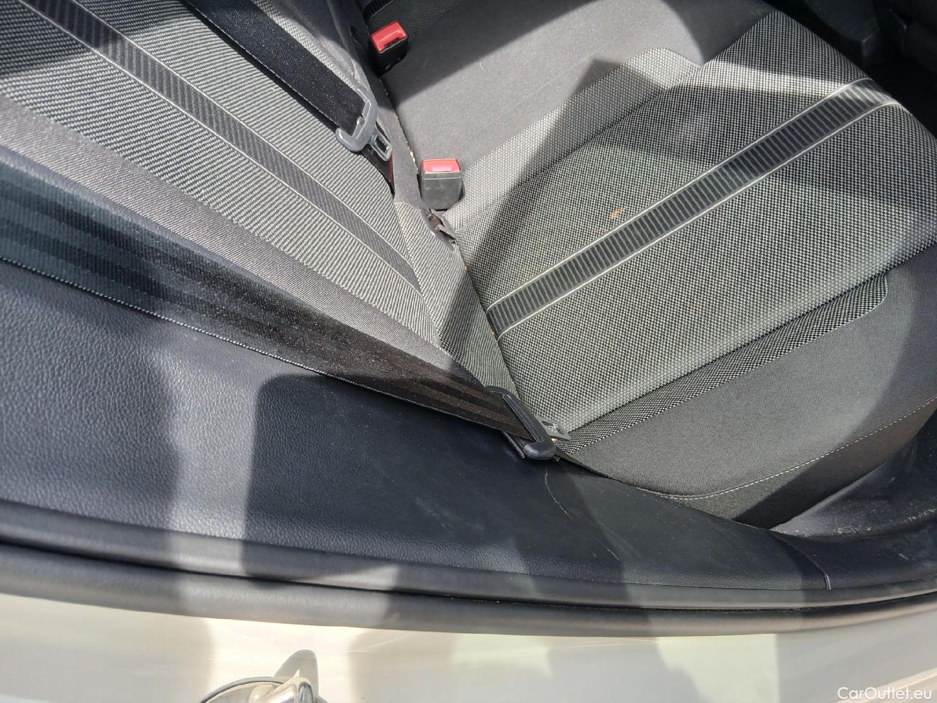  Volkswagen  T-ROC VOLKSWAGEN  / 2021 / 5P / todoterreno Life 1.5 TSI 110kW (150CV) DSG #31