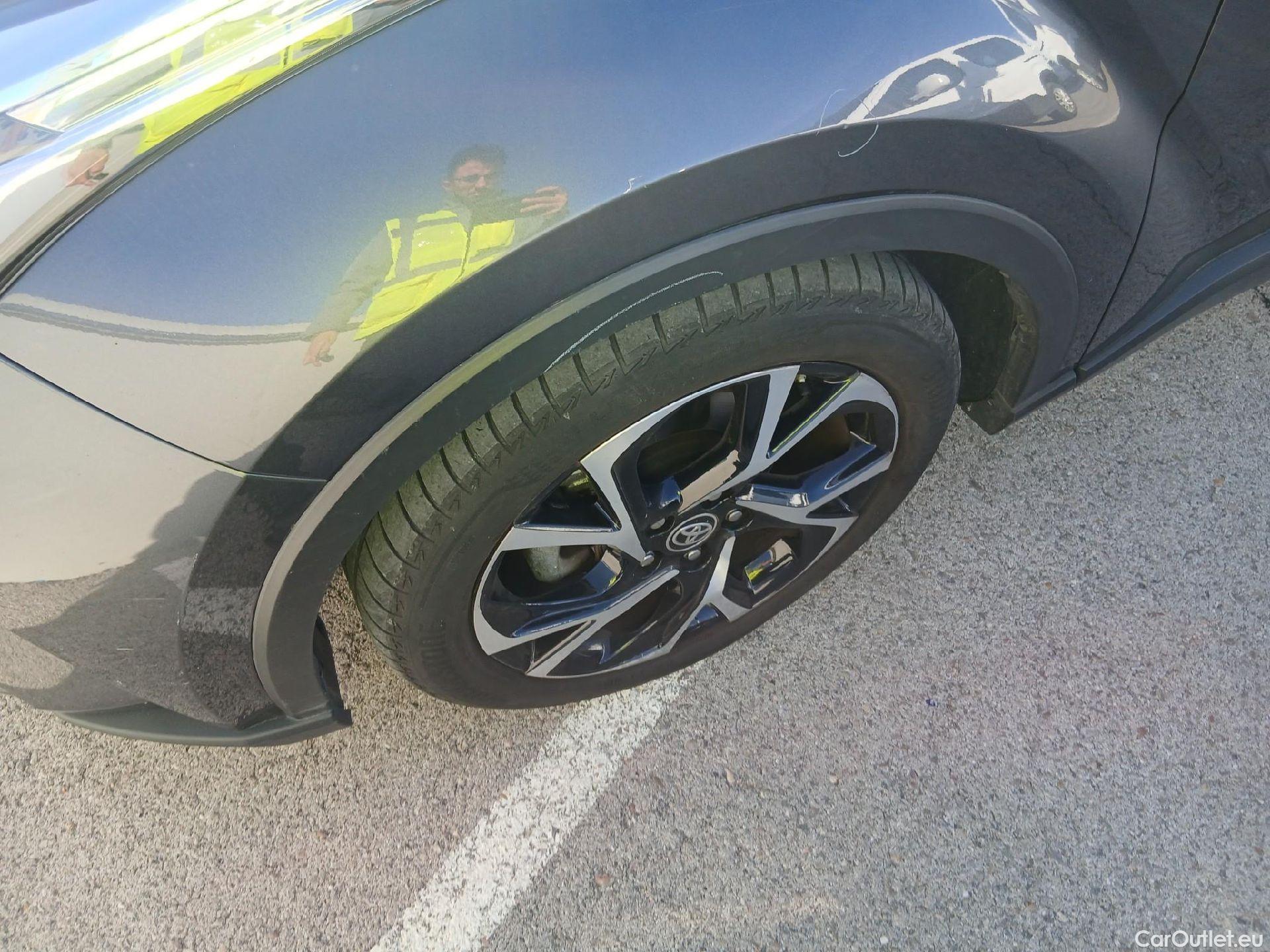  Toyota  C-HR TOYOTA  / 2019 / 5P / todoterreno 1.8 125H Advance #16