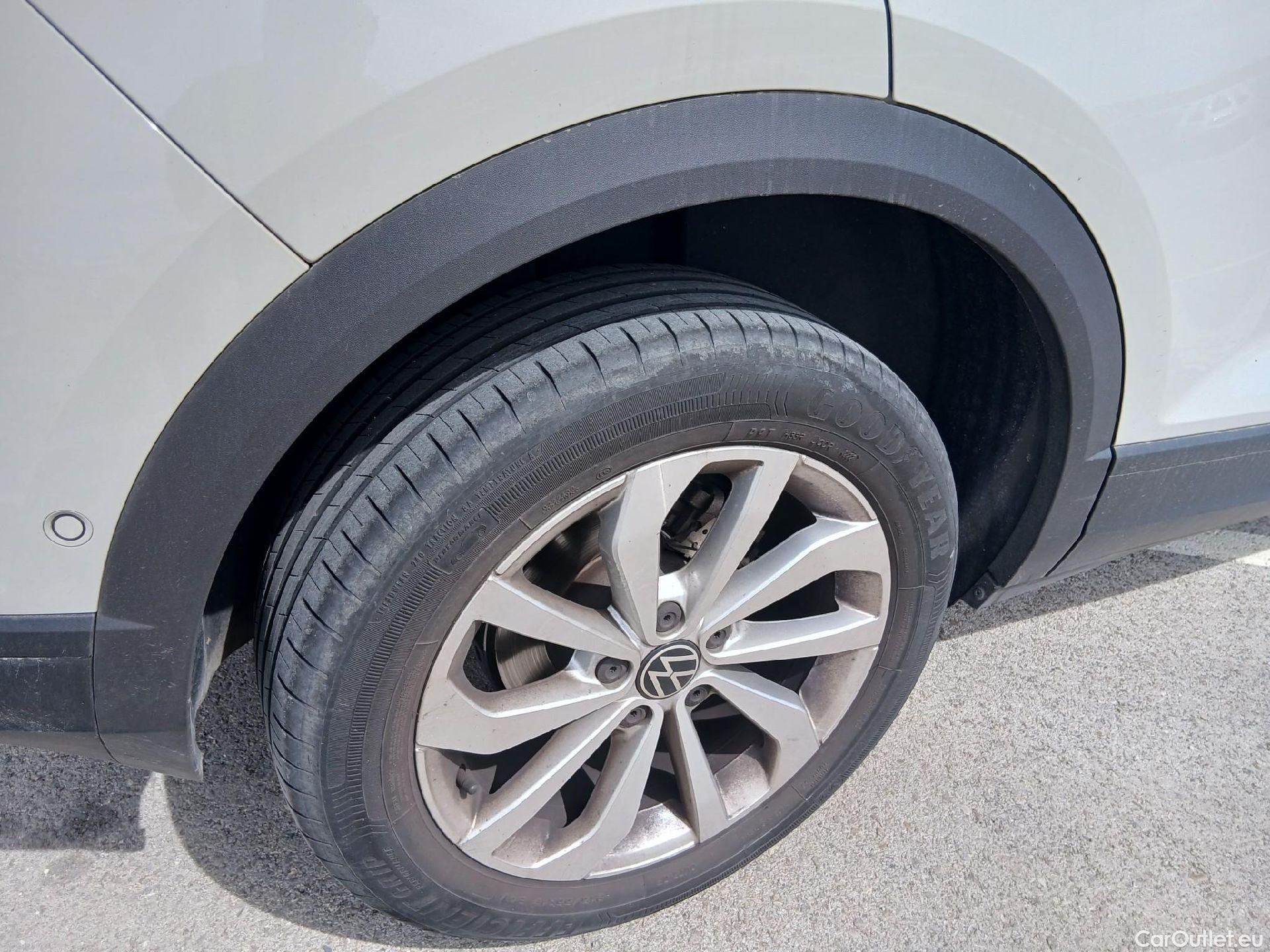  Volkswagen  T-ROC VOLKSWAGEN  / 2021 / 5P / todoterreno Life 1.5 TSI 110kW (150CV) DSG #30