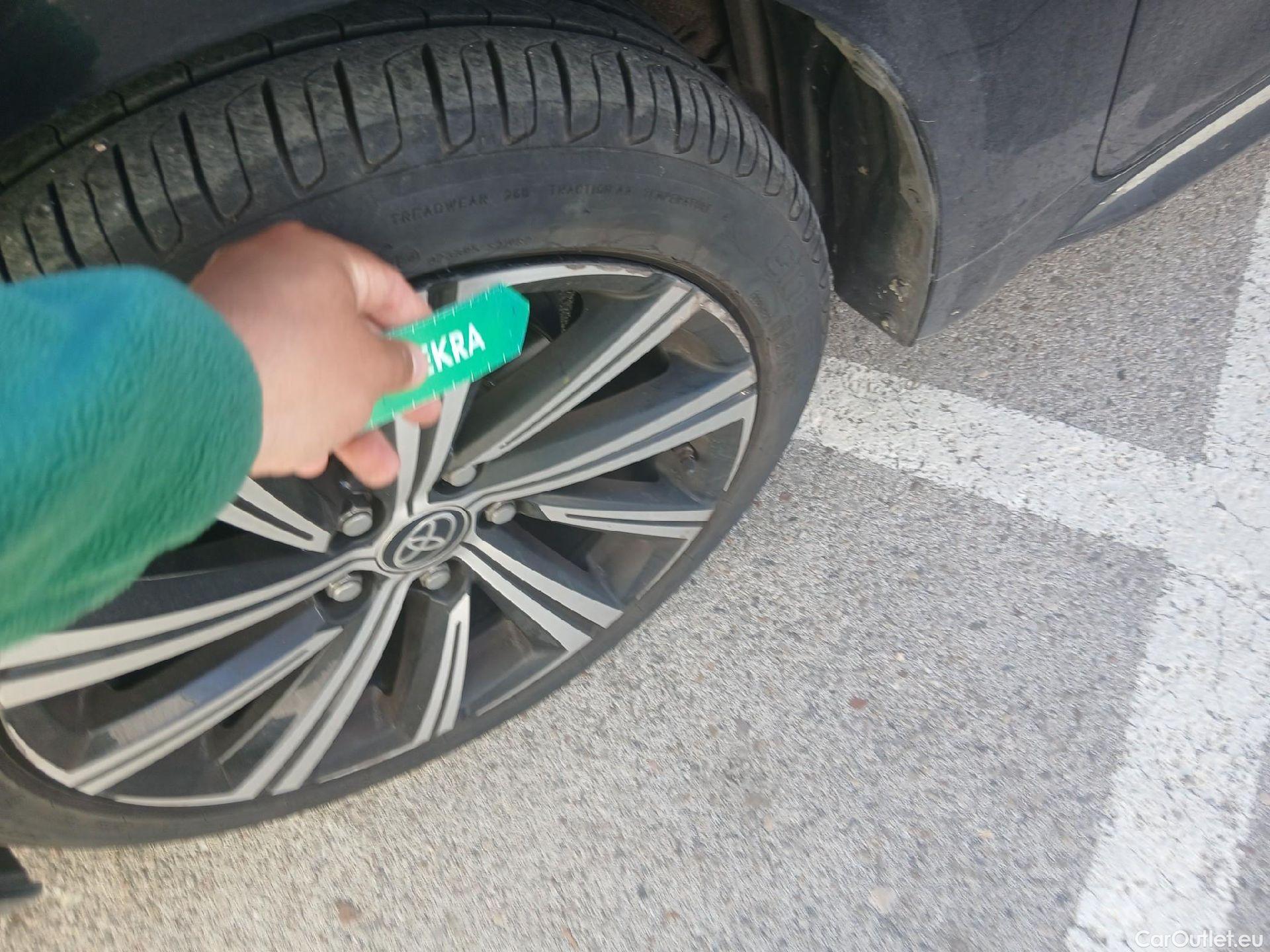  Toyota  Corolla TOYOTA  / 2019 / 5P / familiar 1.8 125H STYLE E-CVT TOURING SPORT #10