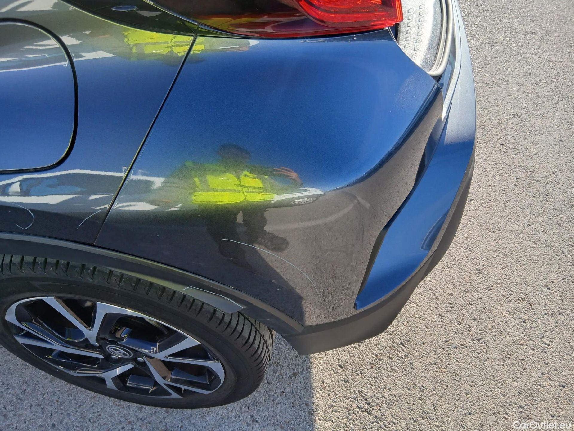  Toyota  C-HR TOYOTA  / 2019 / 5P / todoterreno 1.8 125H Advance #33