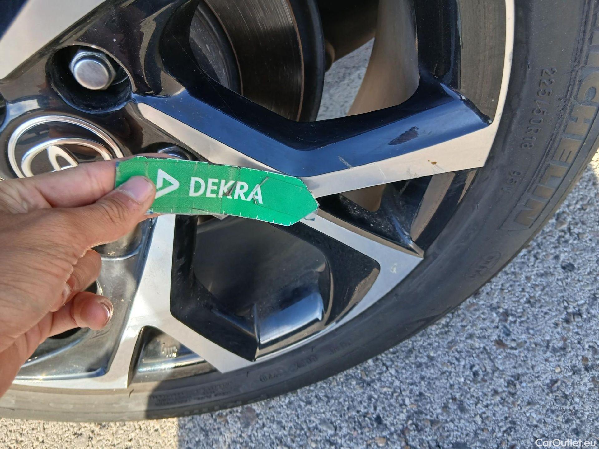  Toyota  C-HR TOYOTA  / 2019 / 5P / todoterreno 1.8 125H Advance #42