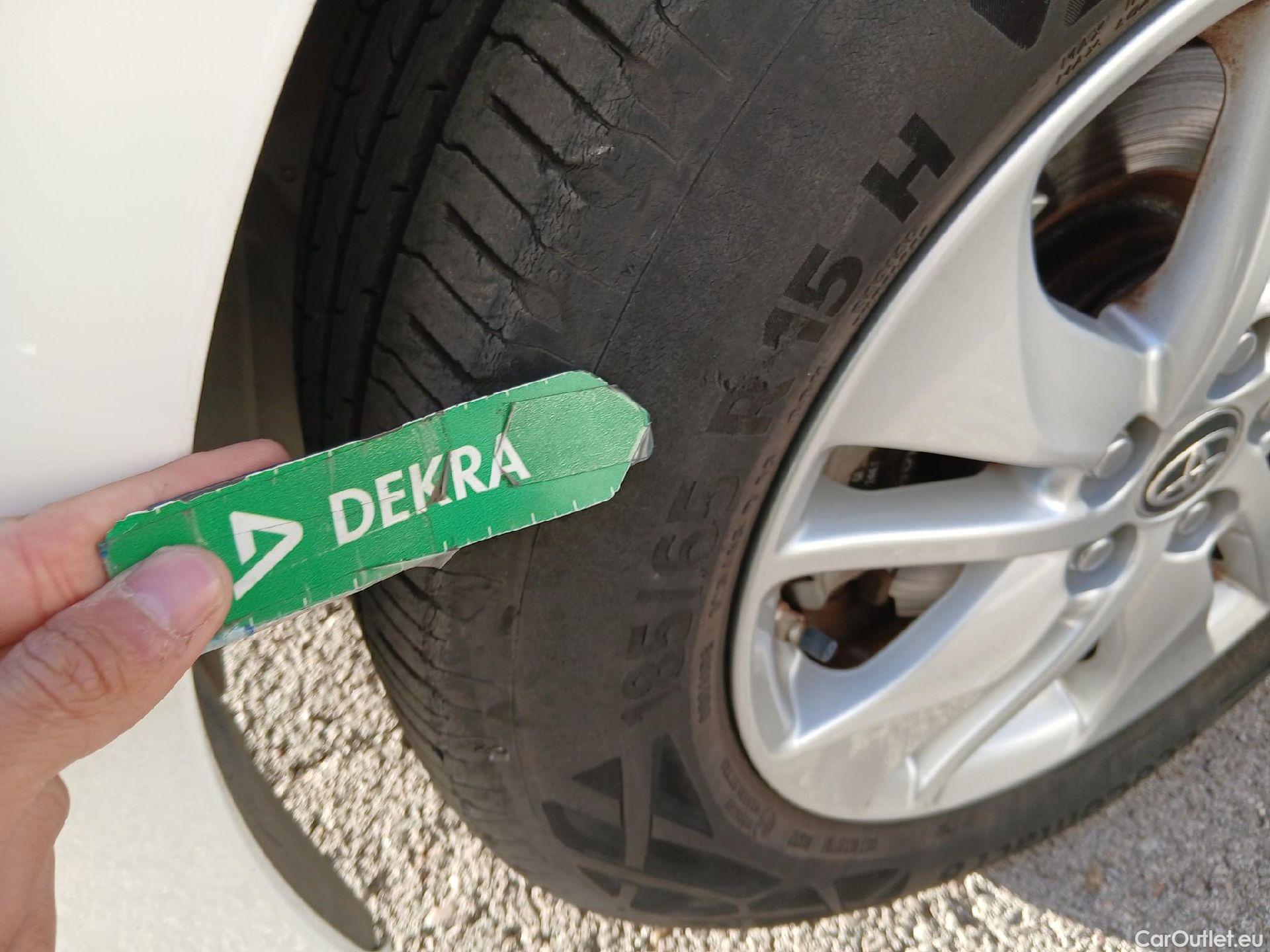  Toyota  Yaris TOYOTA  / 2020 / 5P / berlina con portón 1.5 120H Active Tech #6