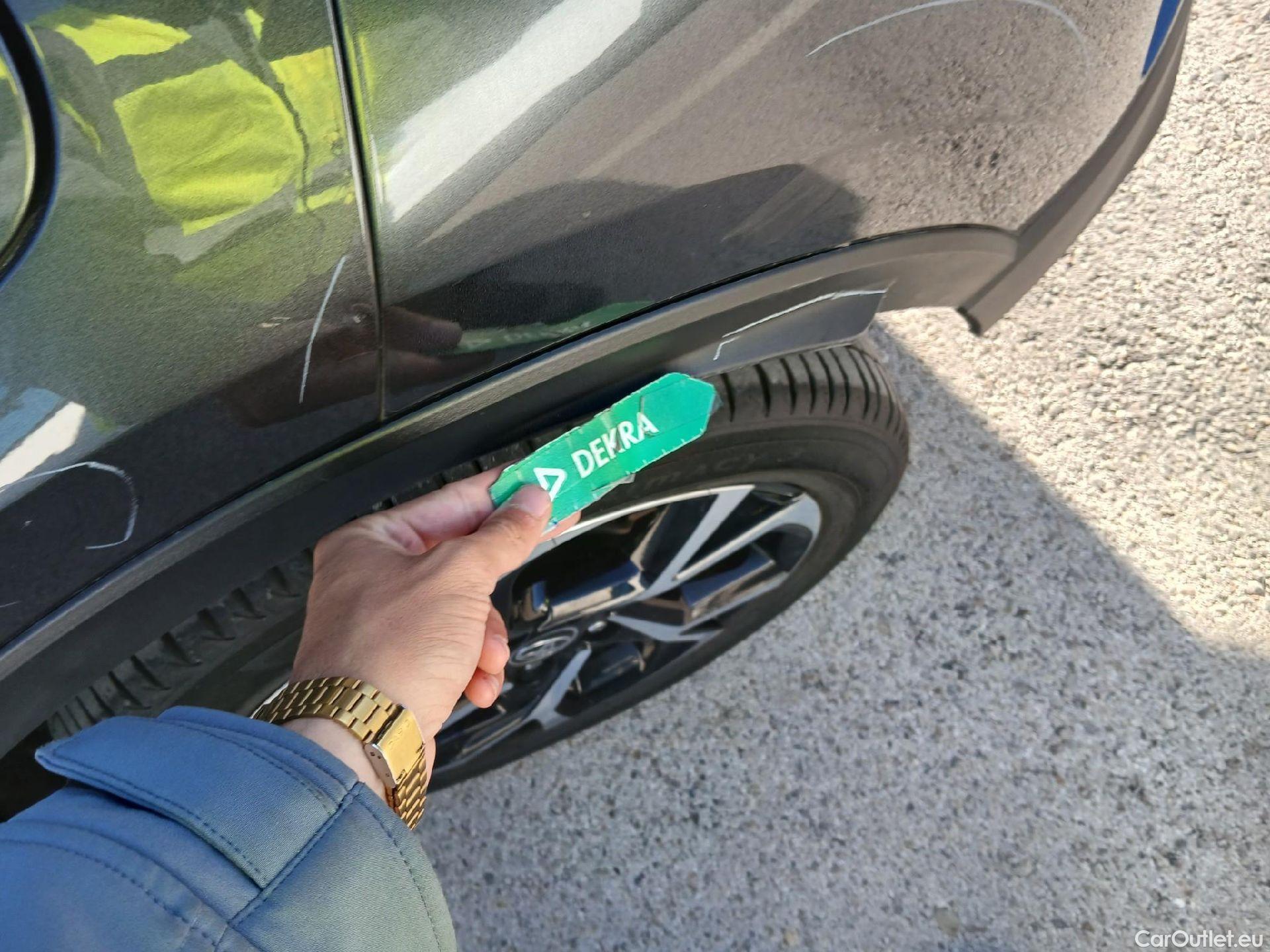  Toyota  C-HR TOYOTA  / 2019 / 5P / todoterreno 1.8 125H Advance #32