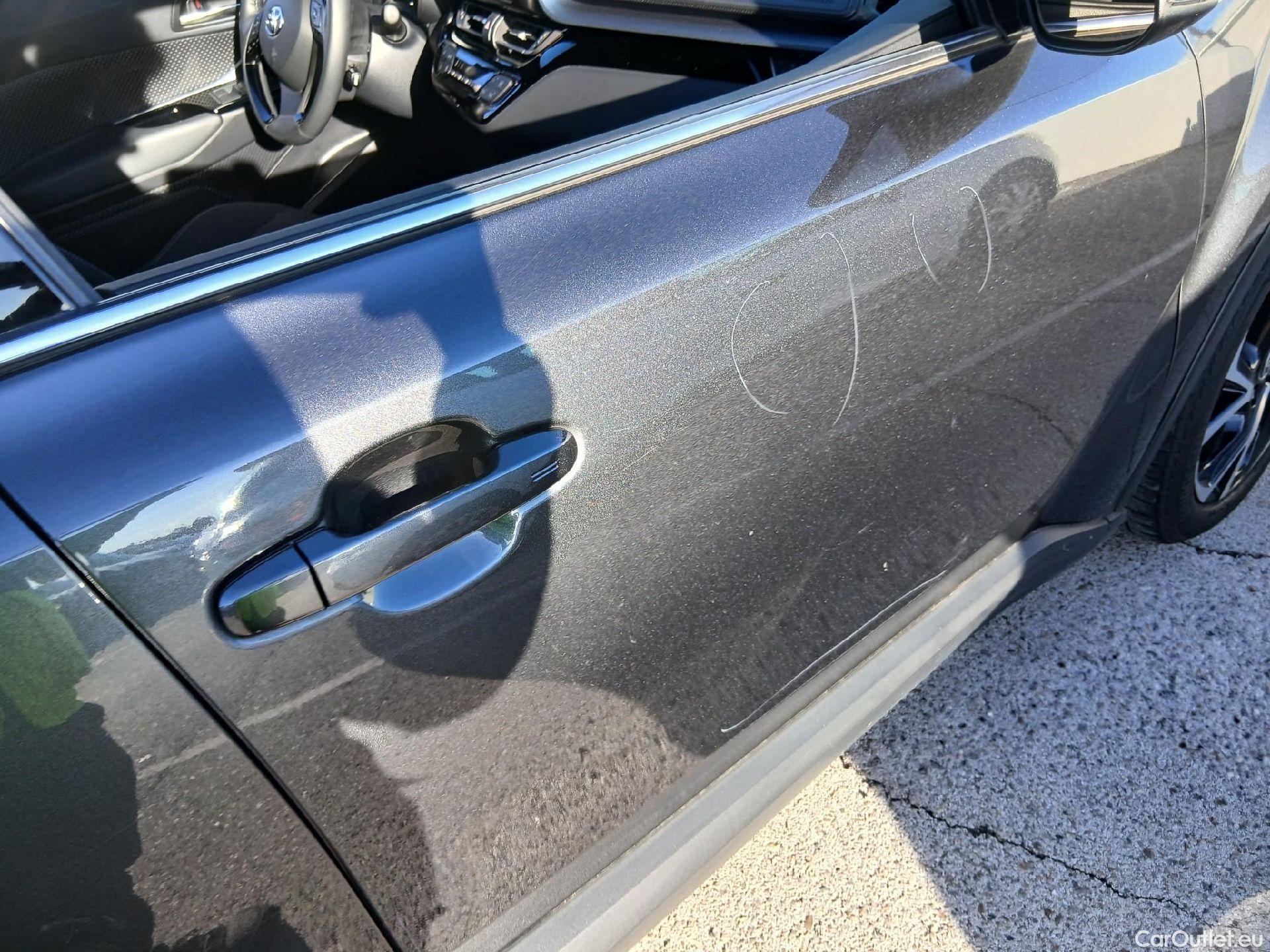  Toyota  C-HR TOYOTA  / 2019 / 5P / todoterreno 1.8 125H Advance #54