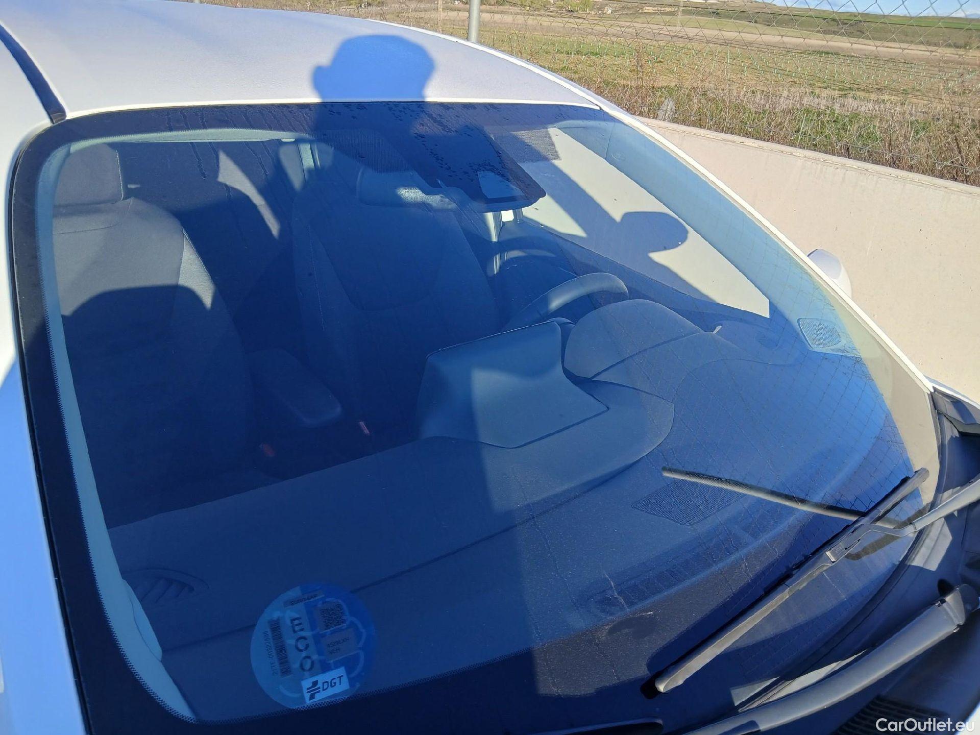  Toyota  Yaris TOYOTA  / 2020 / 5P / berlina con portón 1.5 120H Active Tech #2