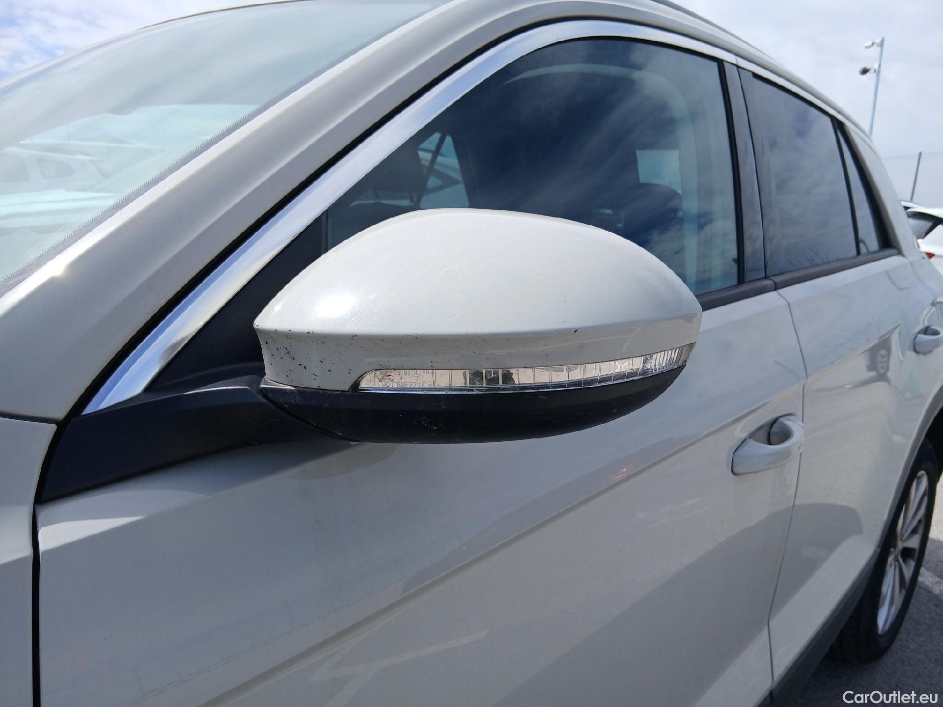  Volkswagen  T-ROC VOLKSWAGEN  / 2021 / 5P / todoterreno Life 1.5 TSI 110kW (150CV) DSG #9