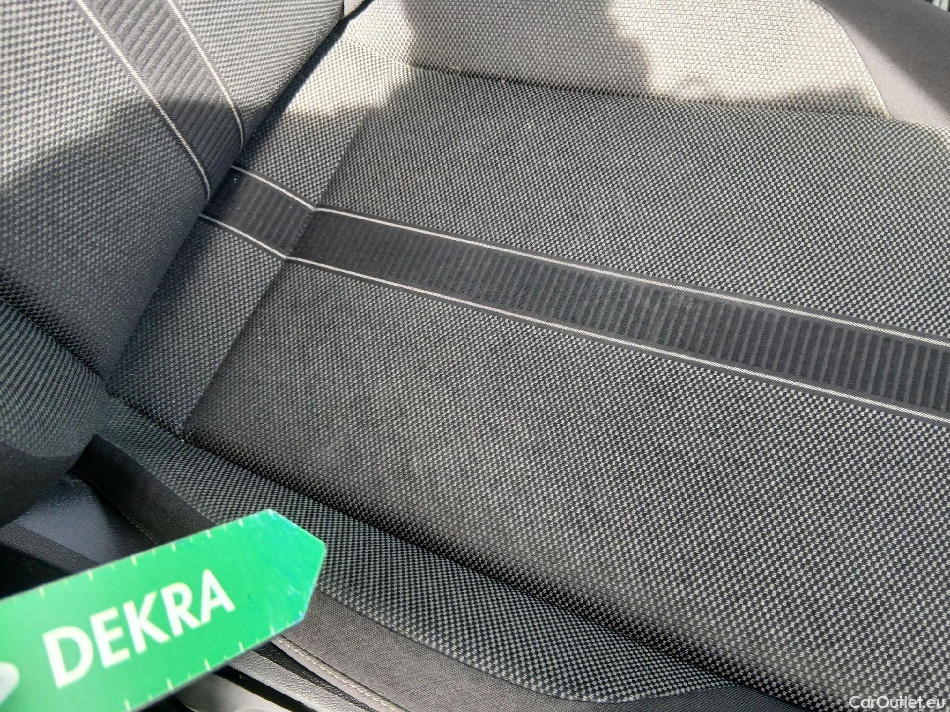  Volkswagen  T-ROC VOLKSWAGEN  / 2021 / 5P / todoterreno Life 1.5 TSI 110kW (150CV) DSG #33