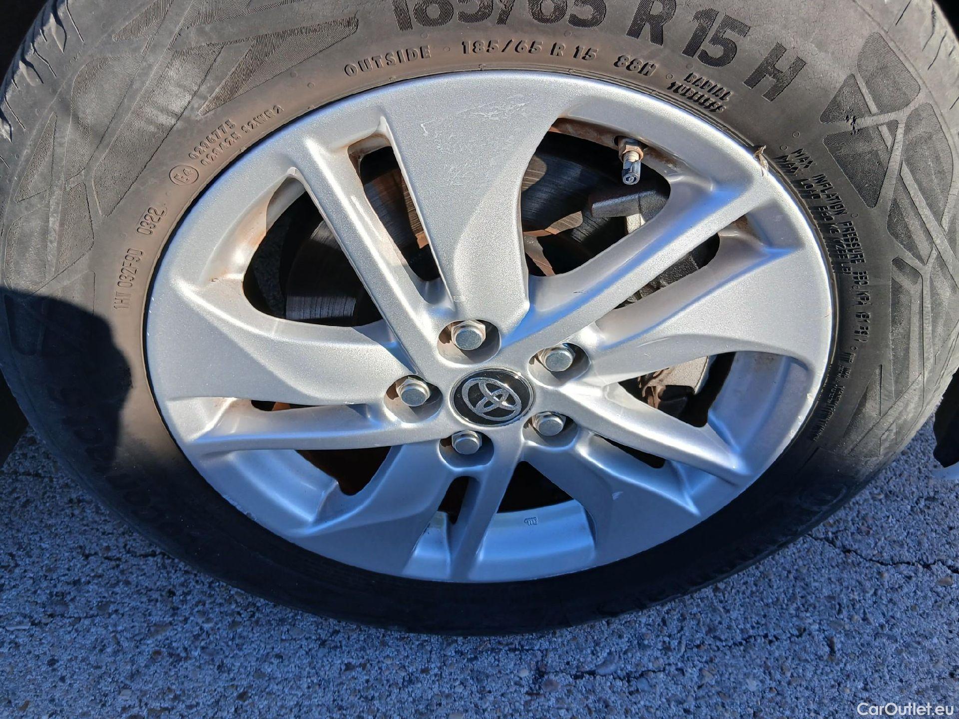  Toyota  Yaris TOYOTA  / 2020 / 5P / berlina con portón 1.5 120H Active Tech #18