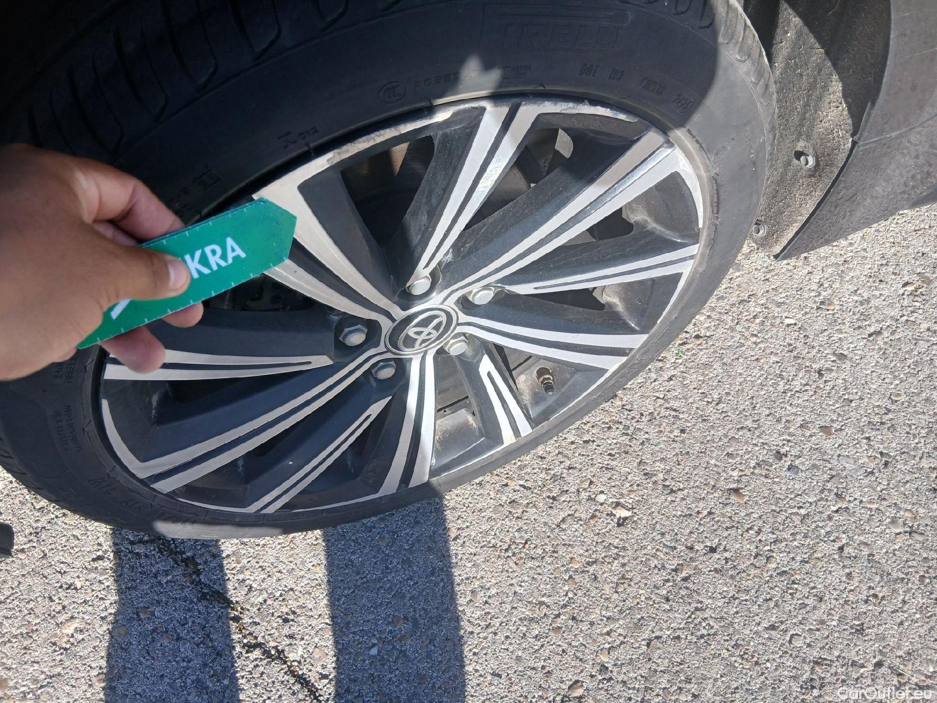  Toyota  Corolla TOYOTA  / 2019 / 5P / familiar 1.8 125H STYLE E-CVT TOURING SPORT #23