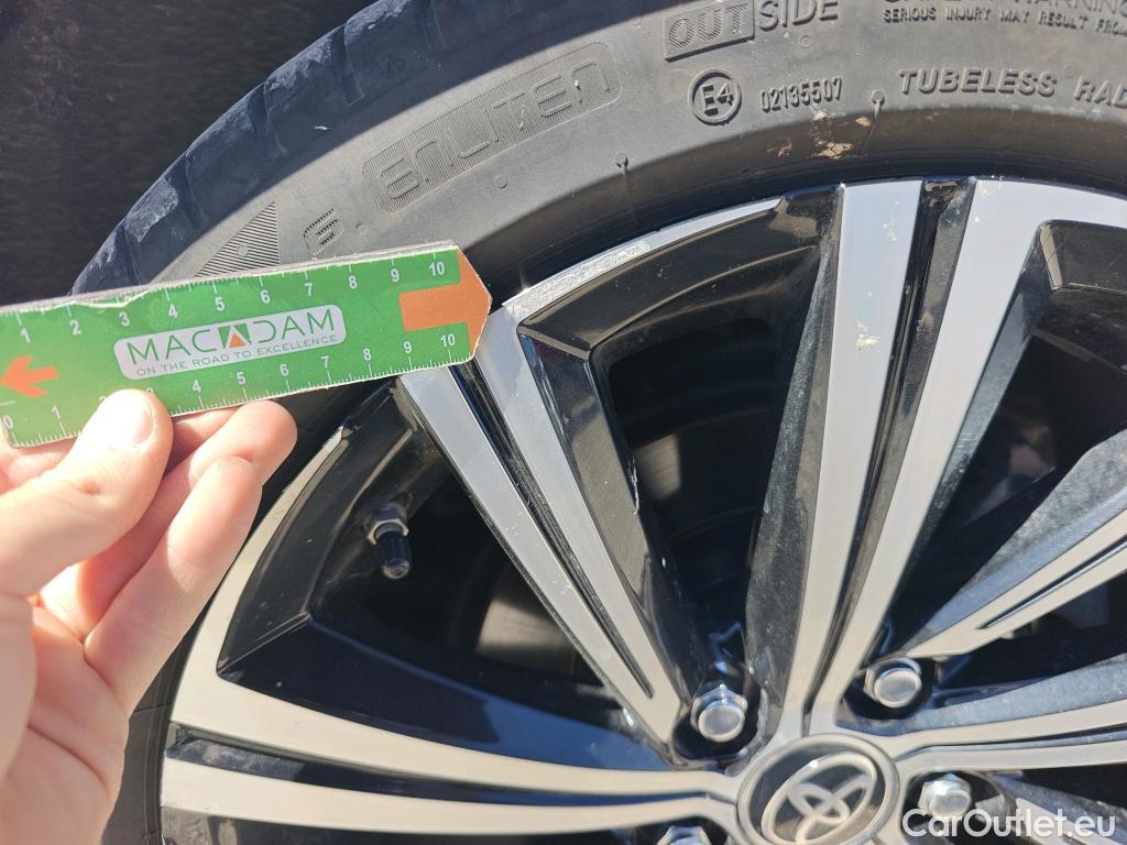  Toyota  Corolla TOYOTA  / 2019 / 5P / familiar 1.8 125H STYLE E-CVT TOURING SPORT #70