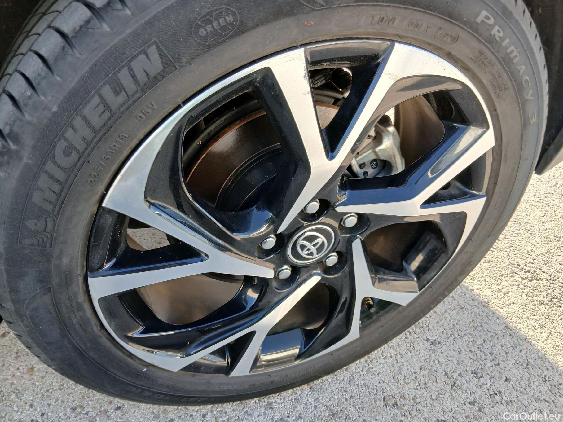  Toyota  C-HR TOYOTA  / 2019 / 5P / todoterreno 1.8 125H Advance #29