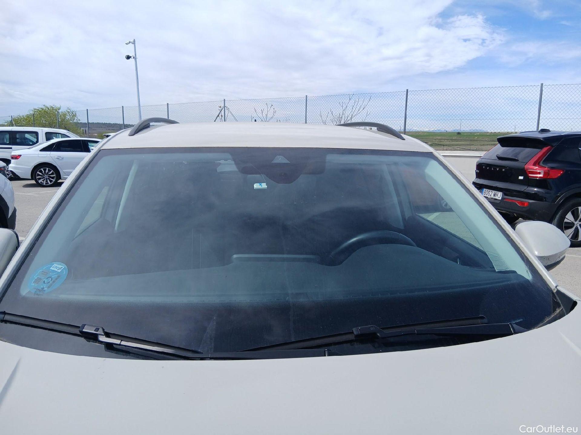  Volkswagen  T-ROC VOLKSWAGEN  / 2021 / 5P / todoterreno Life 1.5 TSI 110kW (150CV) DSG #1