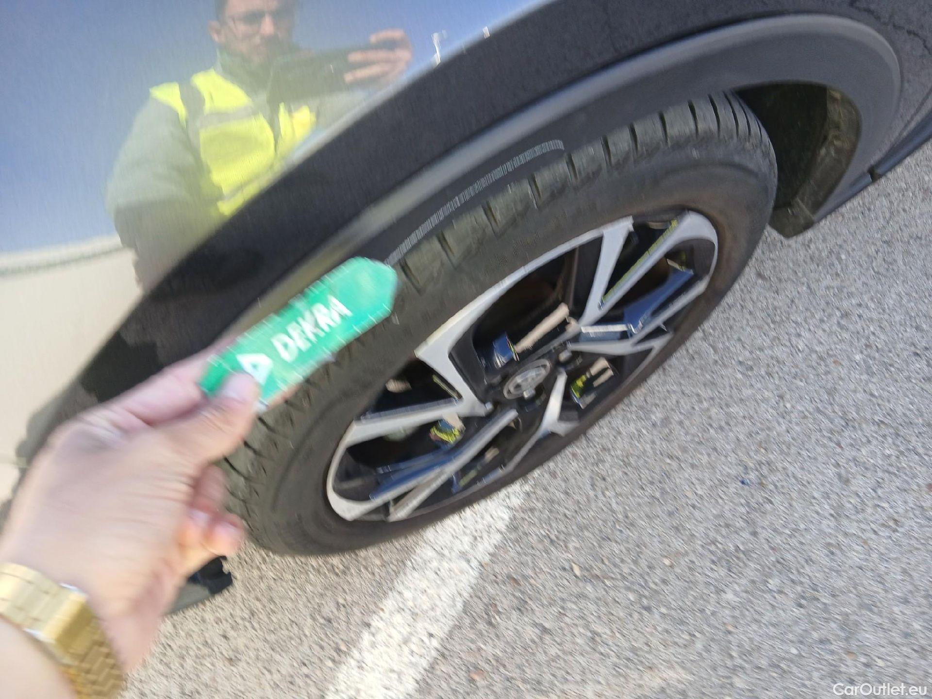  Toyota  C-HR TOYOTA  / 2019 / 5P / todoterreno 1.8 125H Advance #17