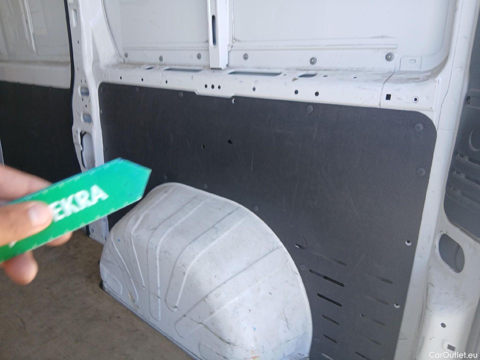  Fiat  Ducato FIAT  / 2014 / 4P / furgón 35 2.3 Mjet Furgón Medio Alto 96kW (130C #10