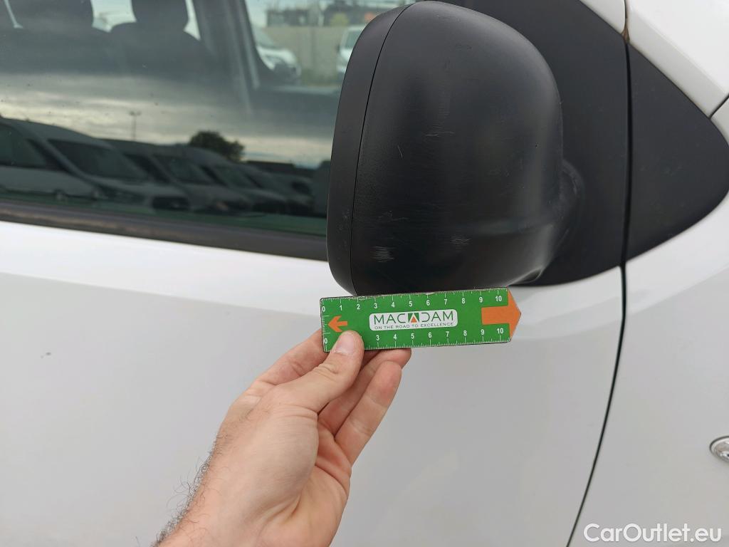  Opel  Vivaro OPEL  / 2019 / 4P / furgón 1.5 D 88kW (120CV) M Std Express M.P. DC #82