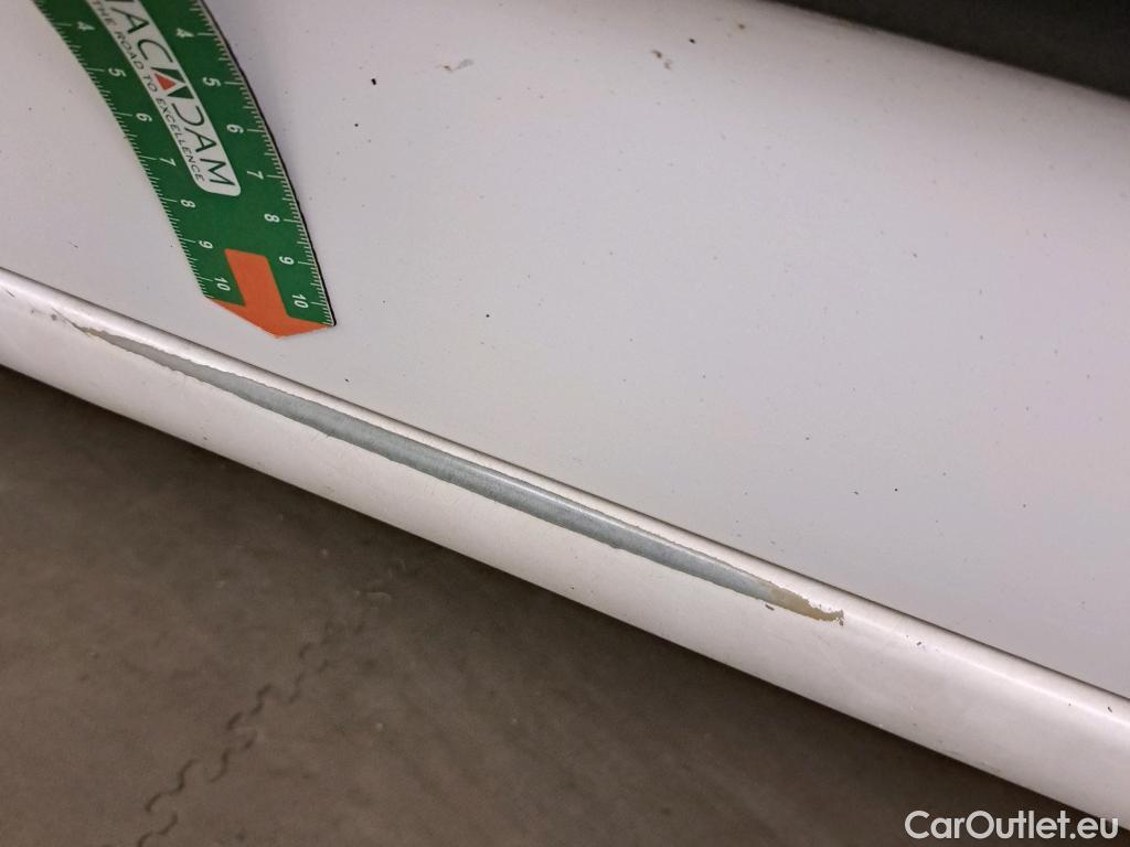  Peugeot  Partner PEUGEOT  / 2018 / 3P / furgón derivado de turismo Pro Standard 1000kg BlueHDi 73kW #40