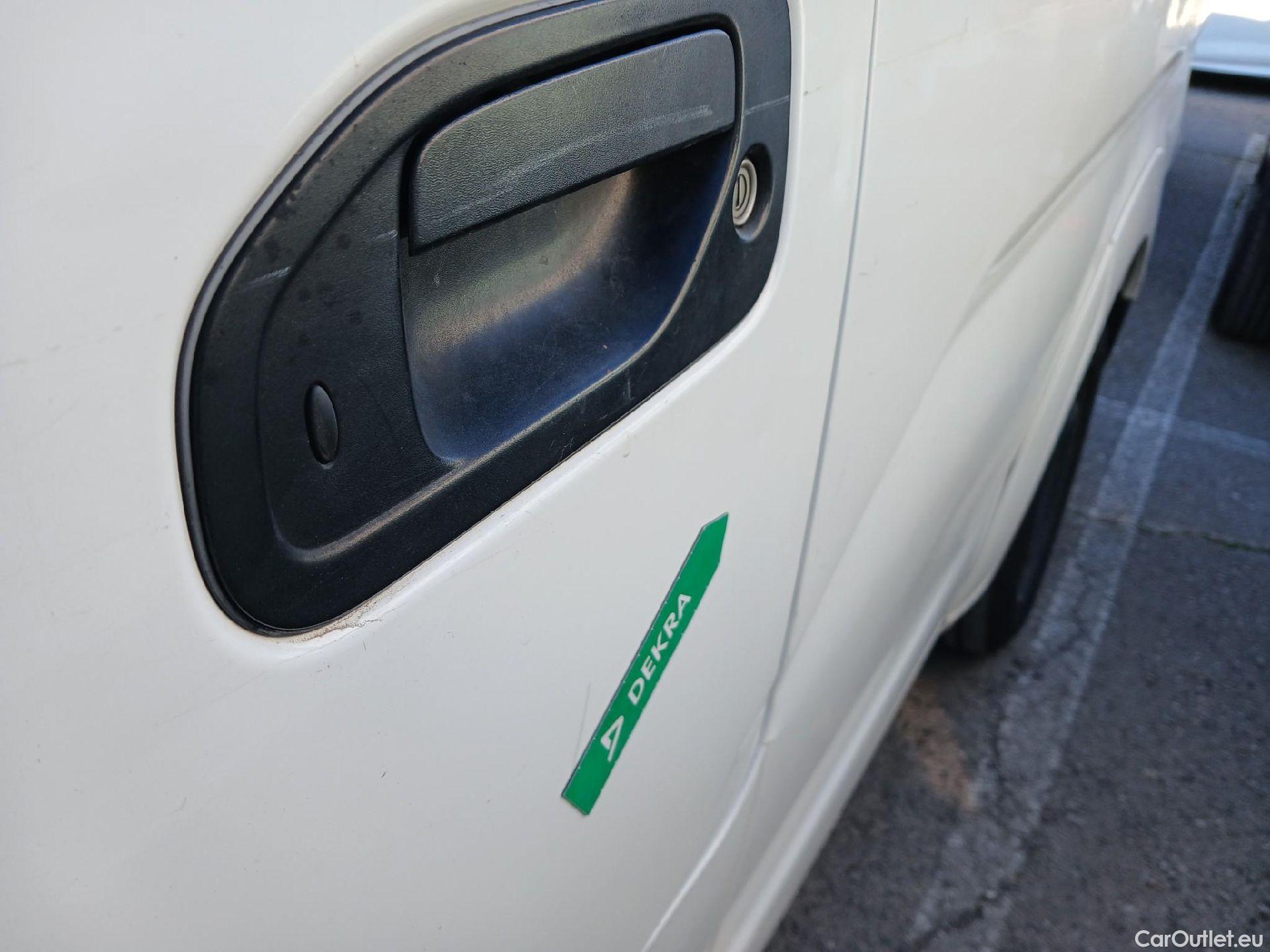  Nissan  NV200 NISSAN e- / 2009 / 4P / furgón Furgón 4p 40 kWh PROFESIONAL #20