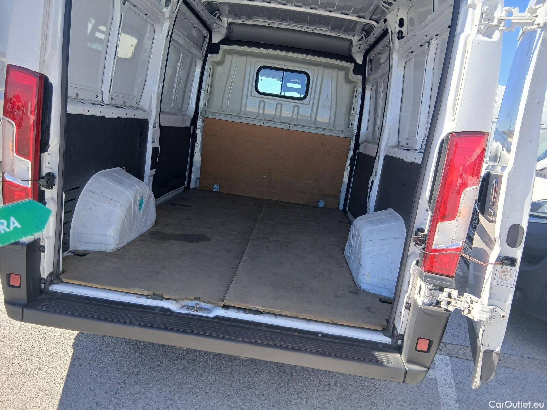  Fiat  Ducato FIAT  / 2014 / 4P / furgón 35 2.3 Mjet Furgón Medio Alto 96kW (130C #2