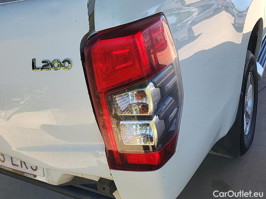  Mitsubishi  L200 MITSUBISHI  / 2019 / 4P / pickup doble cabina D/C 220 DI-D M-Pro #1