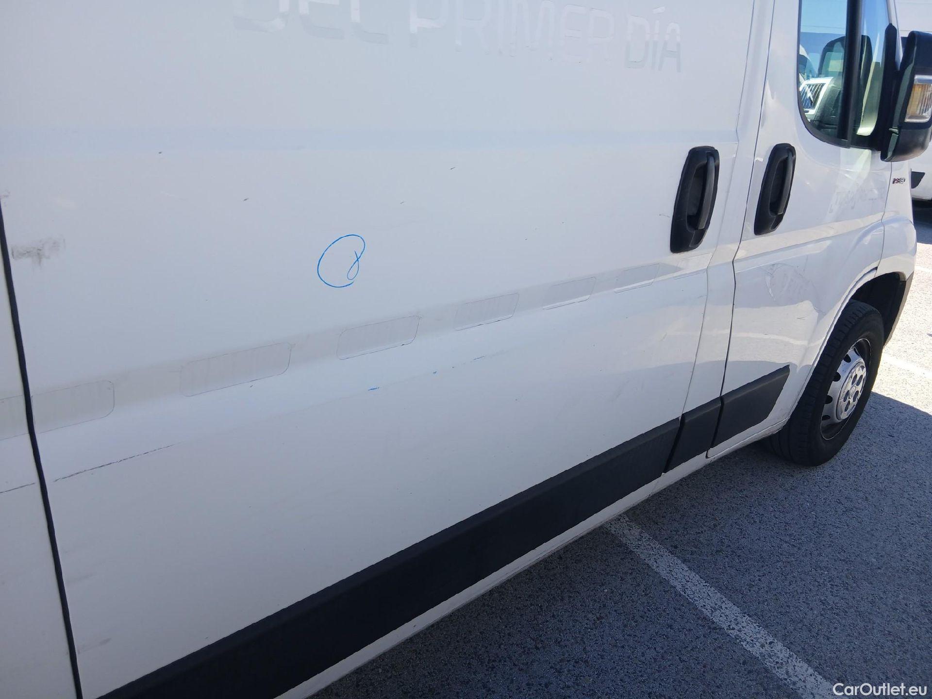  Fiat  Ducato FIAT  / 2014 / 4P / furgón 35 2.3 Mjet Furgón Medio Alto 96kW (130C #51