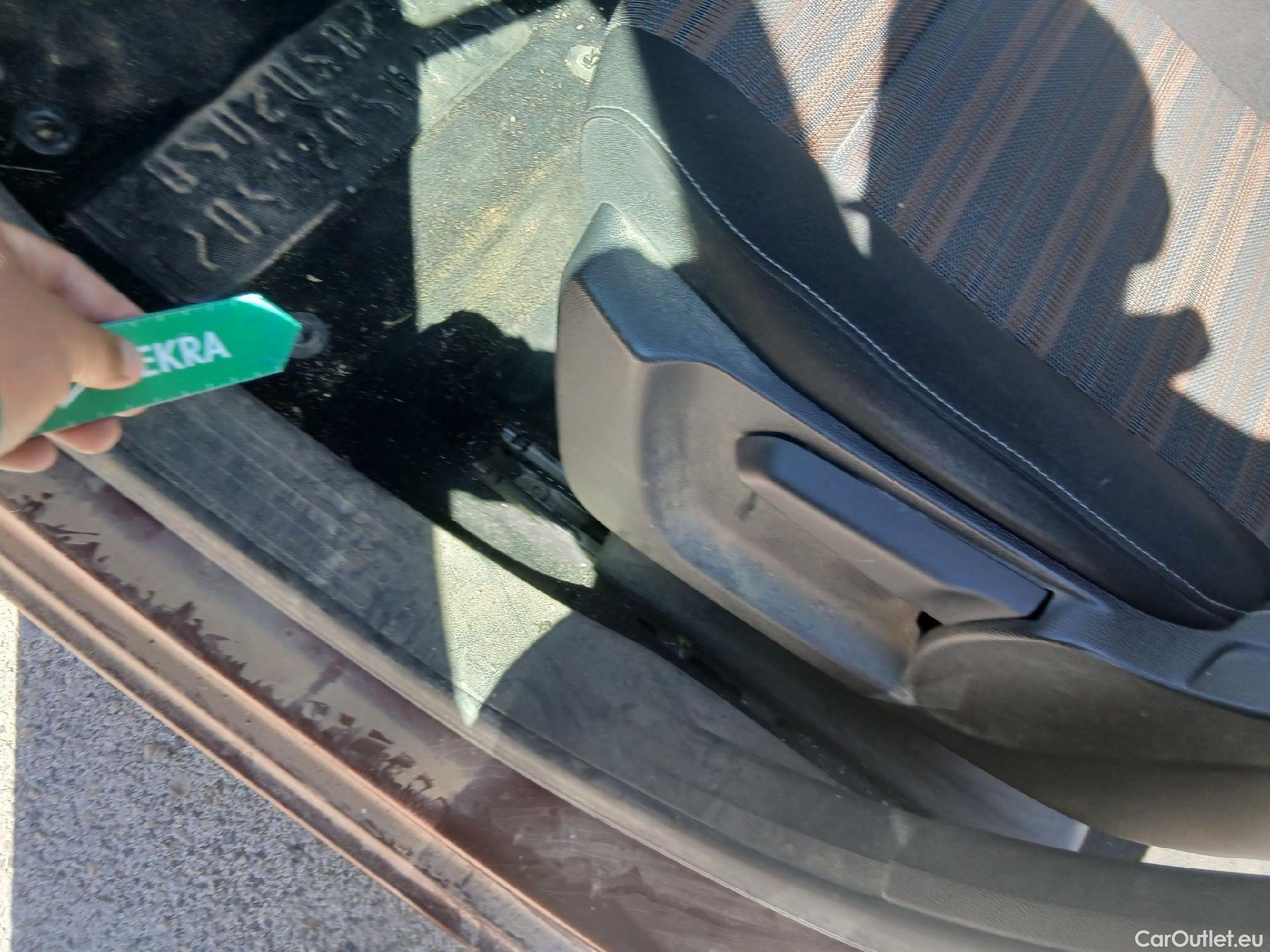  Opel  Combo OPEL -e Life / 2018 / 5P / monovolumen BEV 50kWh Elegance Plus L #11