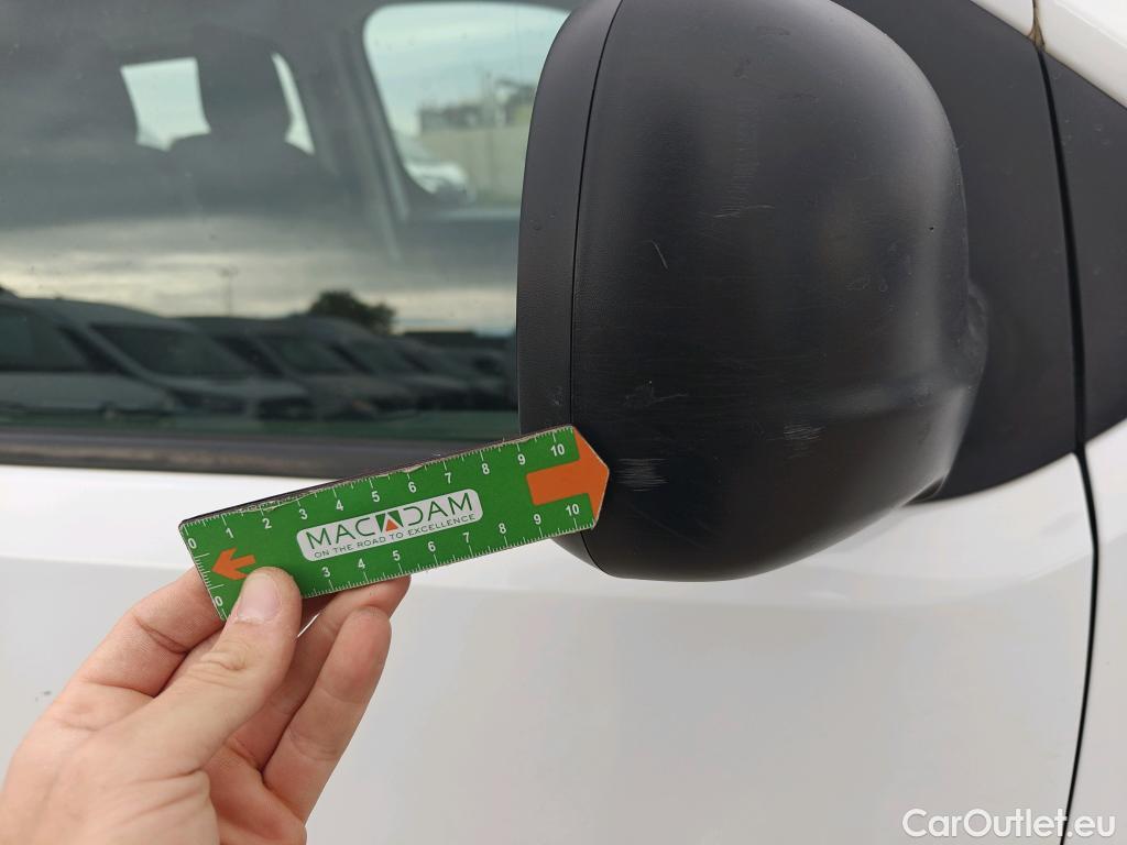  Opel  Vivaro OPEL  / 2019 / 4P / furgón 1.5 D 88kW (120CV) M Std Express M.P. DC #83