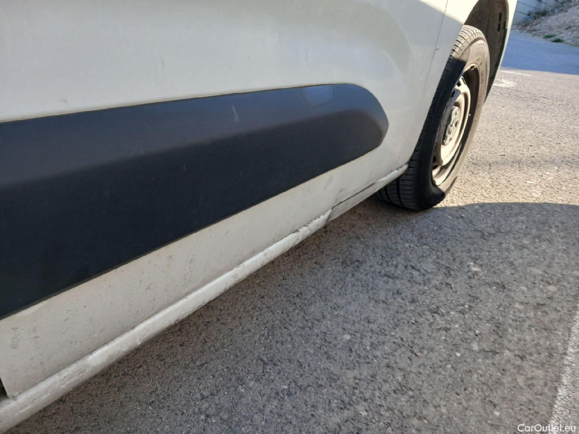  Peugeot  Partner PEUGEOT  / 2018 / 4P / furgón derivado de turismo Premium Standard 600kg BlueHDi 73kW (AC) #25