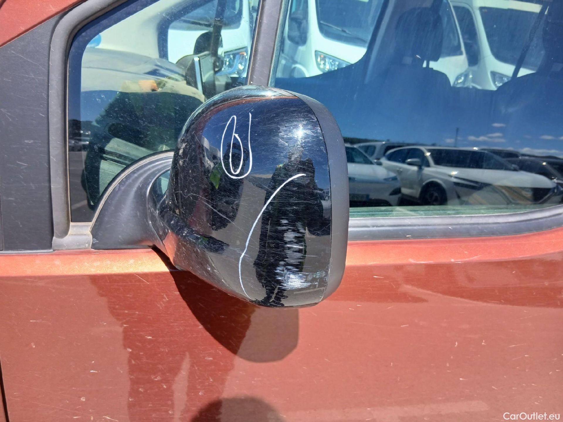  Opel  Combo OPEL -e Life / 2018 / 5P / monovolumen BEV 50kWh Elegance Plus L #22