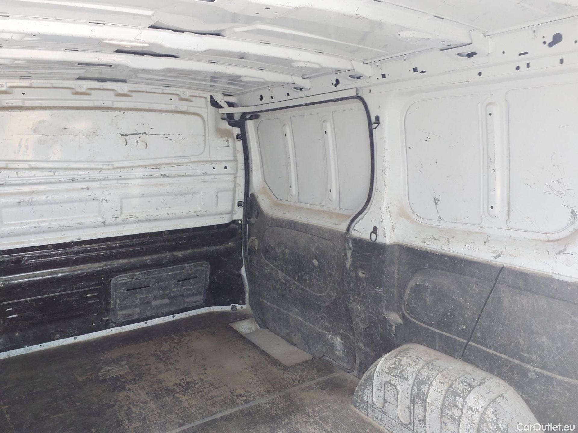  Nissan  Primastar NISSAN  / 2021 / 4P / furgón 2.0dCi 81kW (110CV) L1H1 1T Go #46