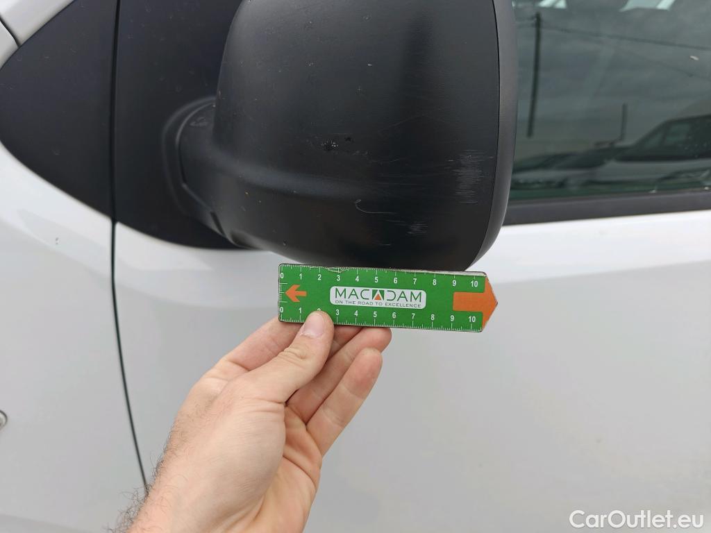  Opel  Vivaro OPEL  / 2019 / 4P / furgón 1.5 D 88kW (120CV) M Std Express M.P. DC #86