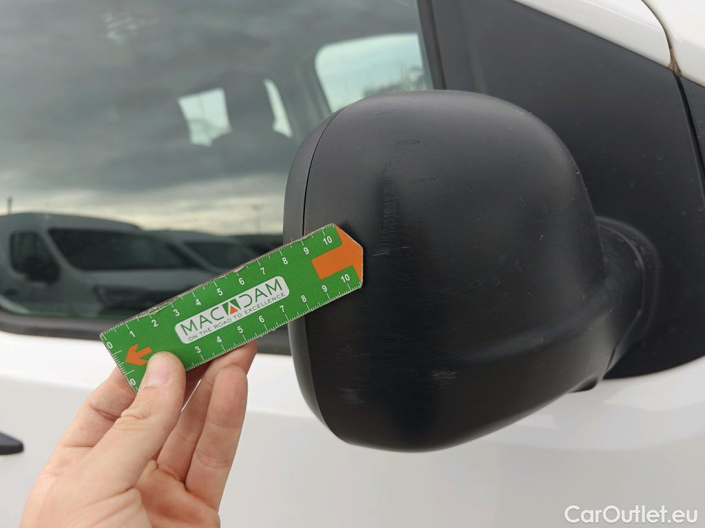  Opel  Vivaro OPEL  / 2019 / 4P / furgón 1.5 D 88kW (120CV) M Std Express M.P. DC #84