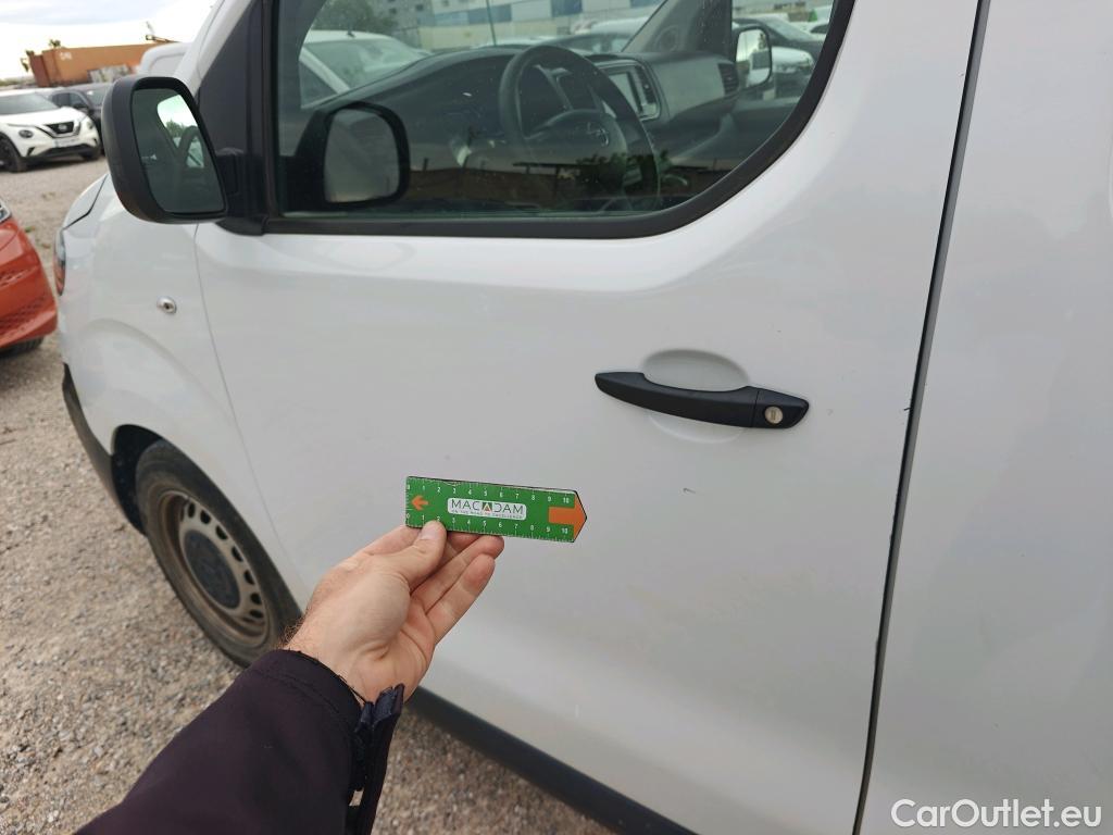  Opel  Vivaro OPEL  / 2019 / 4P / furgón 1.5 D 88kW (120CV) M Std Express M.P. DC #39