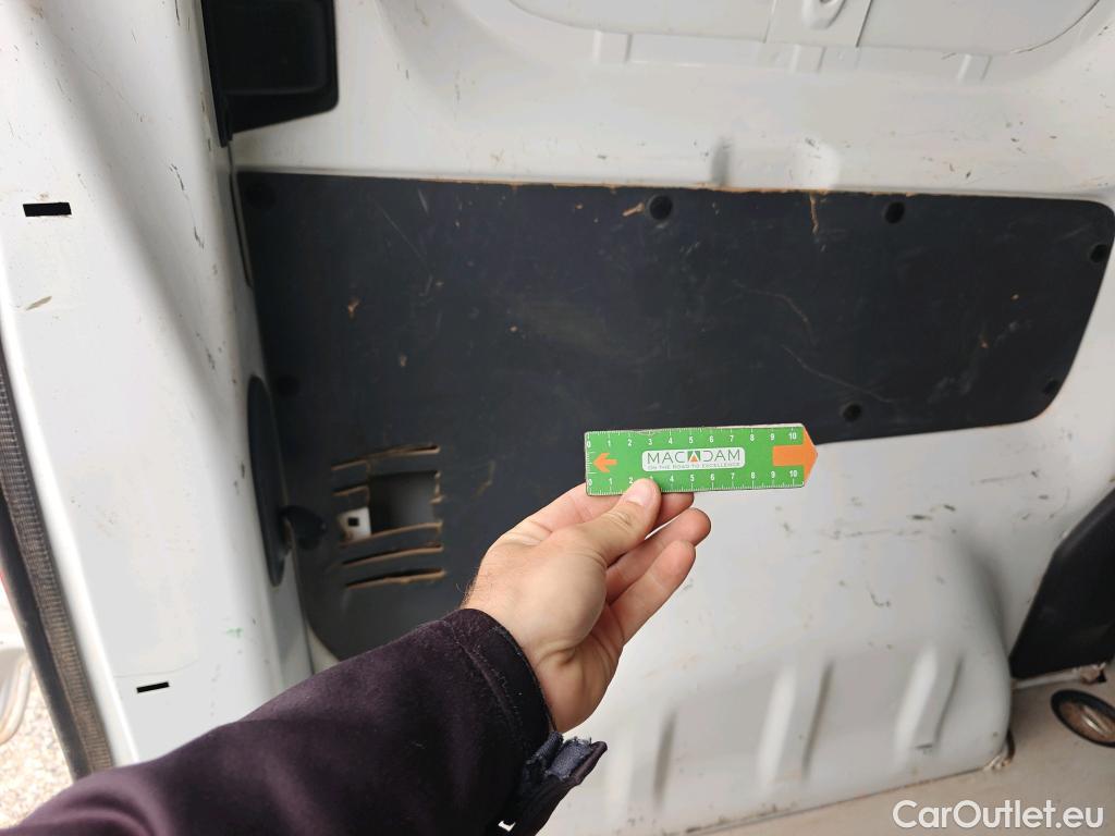  Opel  Vivaro OPEL  / 2019 / 4P / furgón 1.5 D 88kW (120CV) M Std Express M.P. DC #63