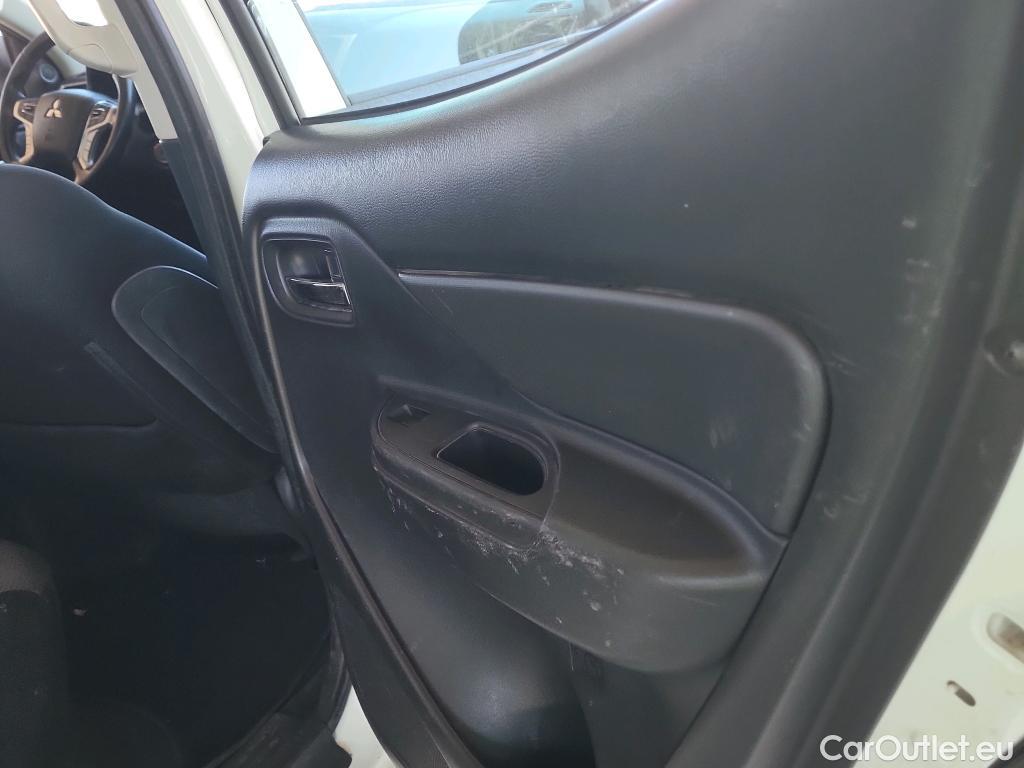  Mitsubishi  L200 MITSUBISHI  / 2019 / 4P / pickup doble cabina D/C 220 DI-D M-Pro #34