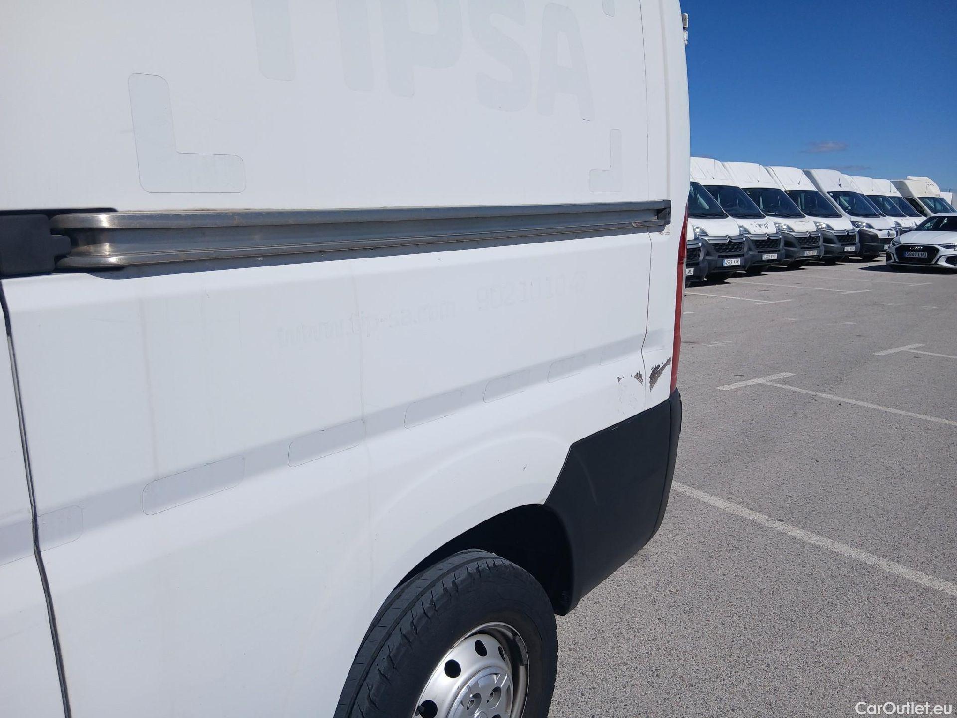  Fiat  Ducato FIAT  / 2014 / 4P / furgón 35 2.3 Mjet Furgón Medio Alto 96kW (130C #37