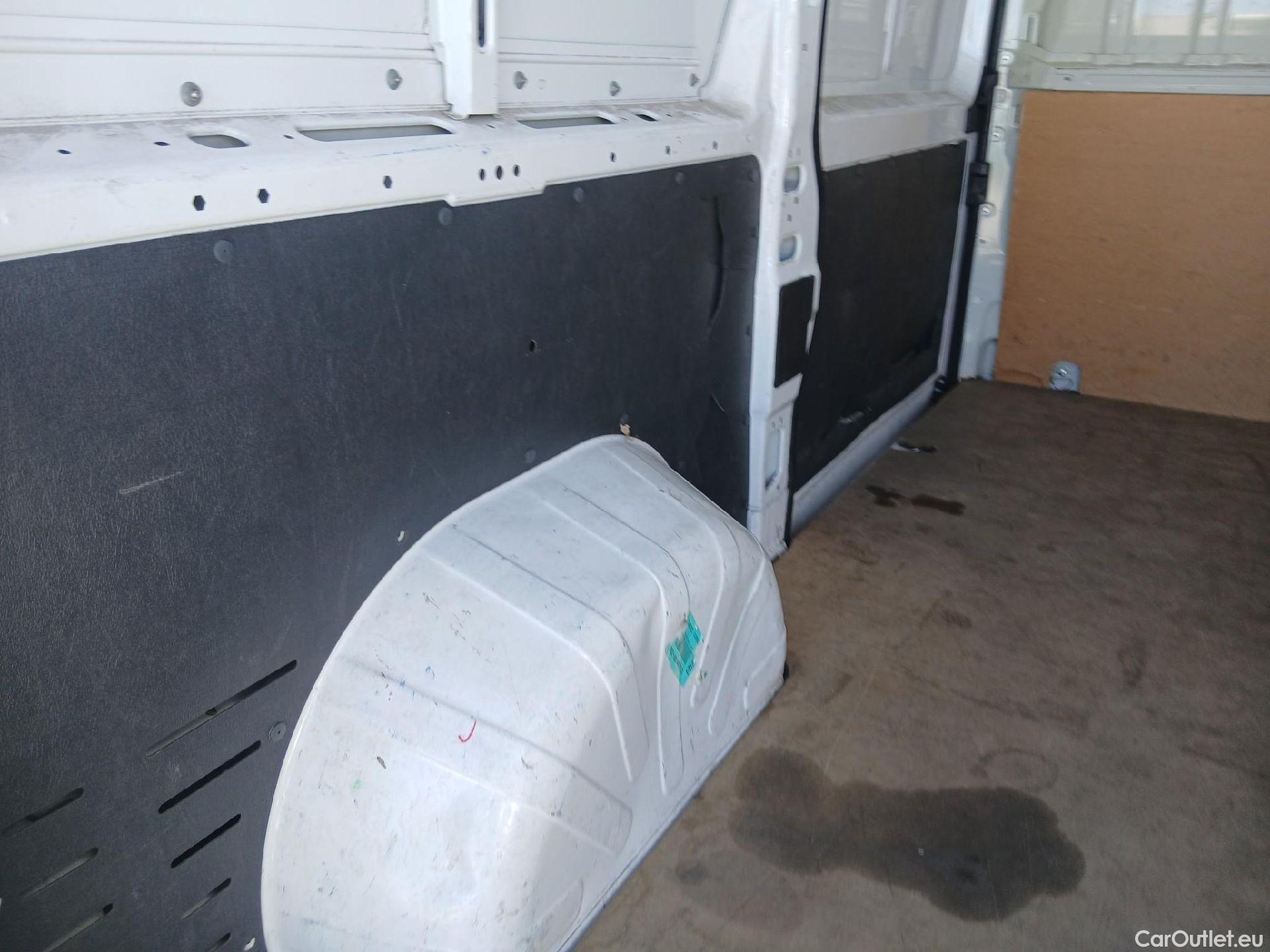  Fiat  Ducato FIAT  / 2014 / 4P / furgón 35 2.3 Mjet Furgón Medio Alto 96kW (130C #3