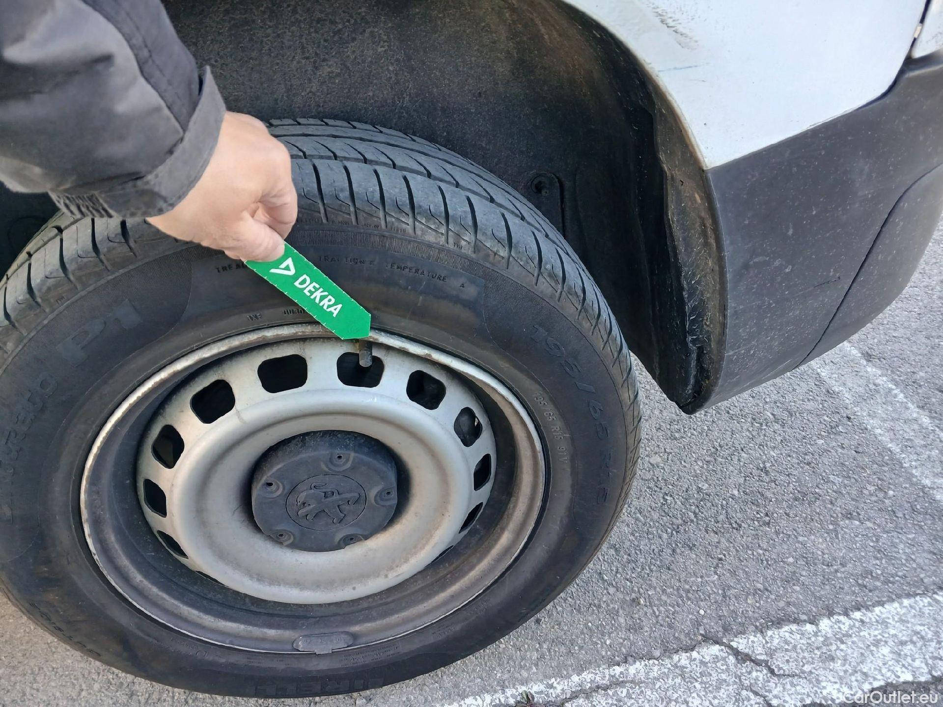  Peugeot  Partner PEUGEOT  / 2018 / 4P / furgón derivado de turismo Premium Standard 600kg BlueHDi 73kW (AC) #15