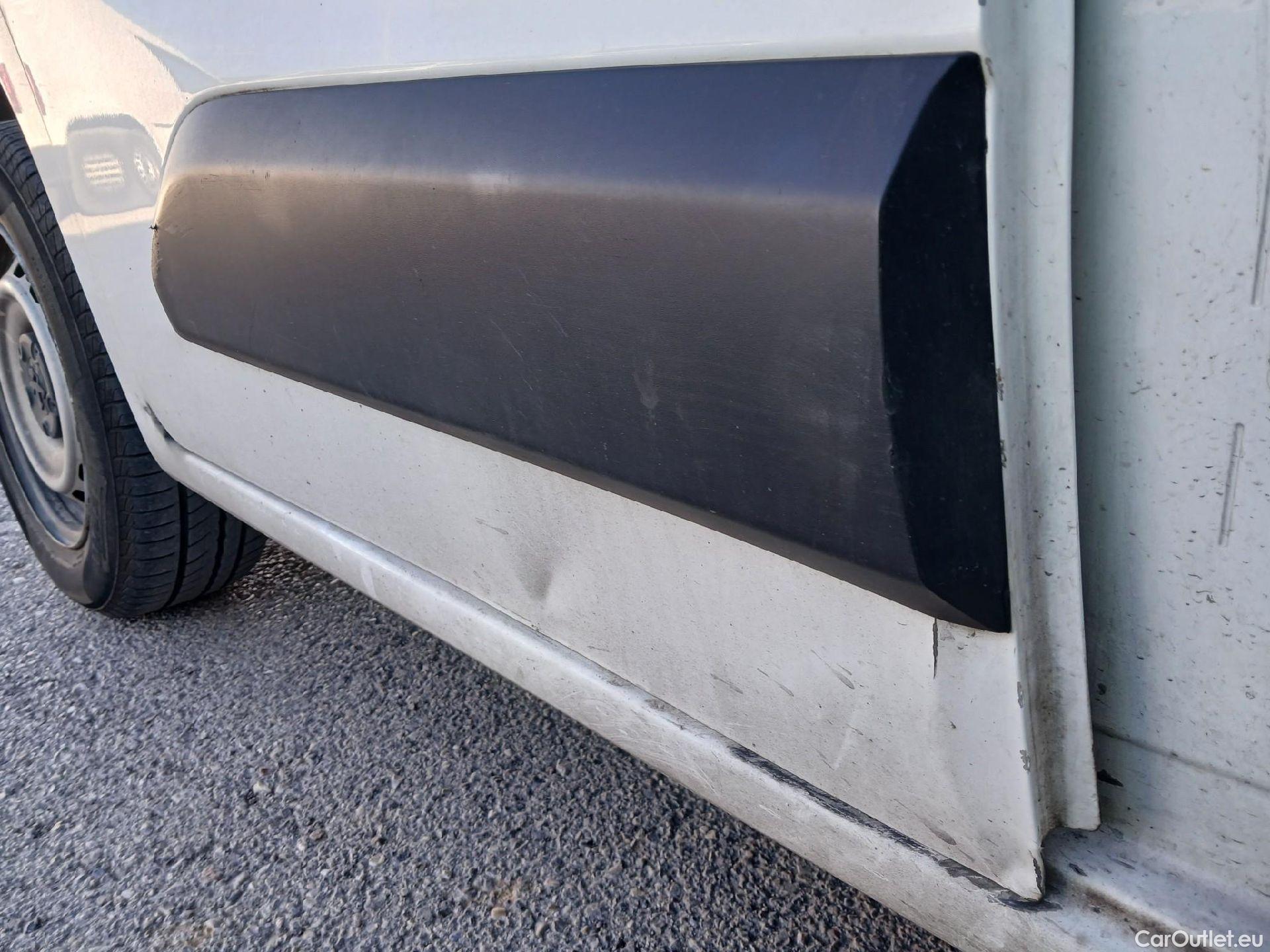  Peugeot  Partner PEUGEOT  / 2018 / 4P / furgón derivado de turismo Premium Standard 600kg BlueHDi 73kW (AC) #37