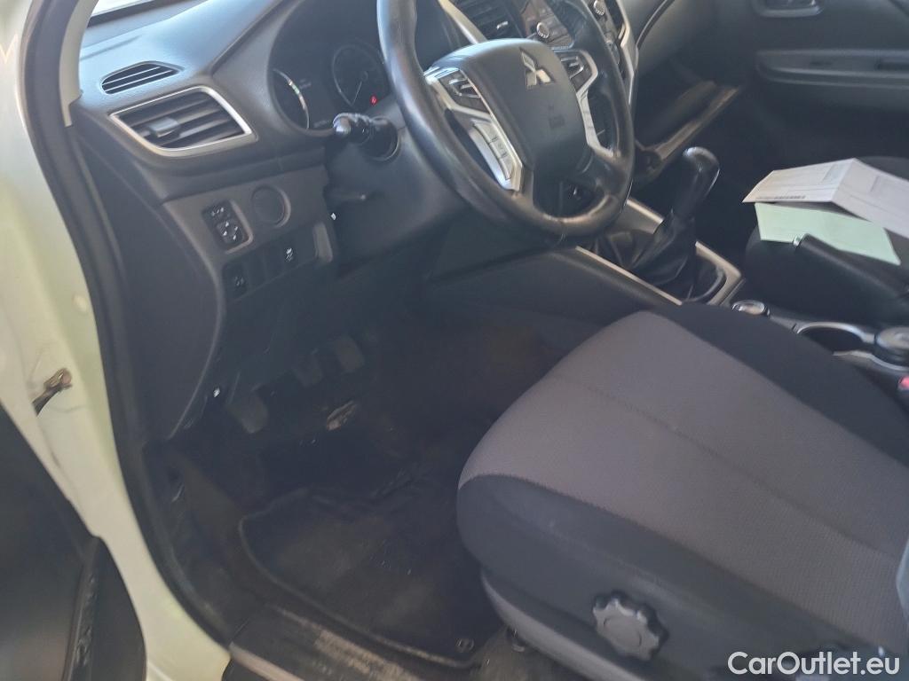  Mitsubishi  L200 MITSUBISHI  / 2019 / 4P / pickup doble cabina D/C 220 DI-D M-Pro #36