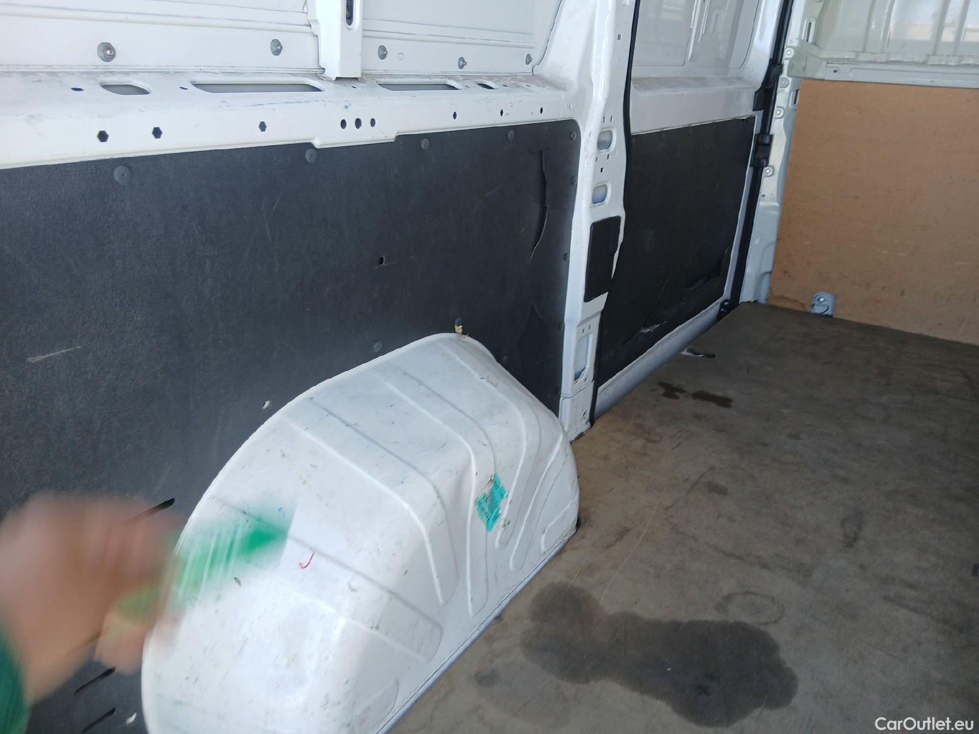  Fiat  Ducato FIAT  / 2014 / 4P / furgón 35 2.3 Mjet Furgón Medio Alto 96kW (130C #4