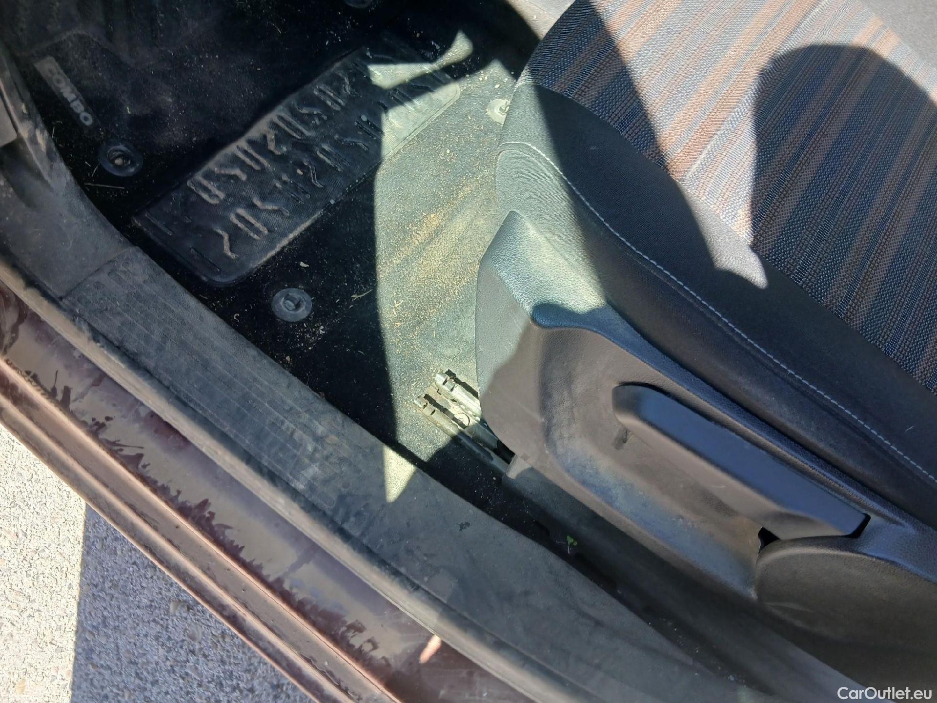  Opel  Combo OPEL -e Life / 2018 / 5P / monovolumen BEV 50kWh Elegance Plus L #12