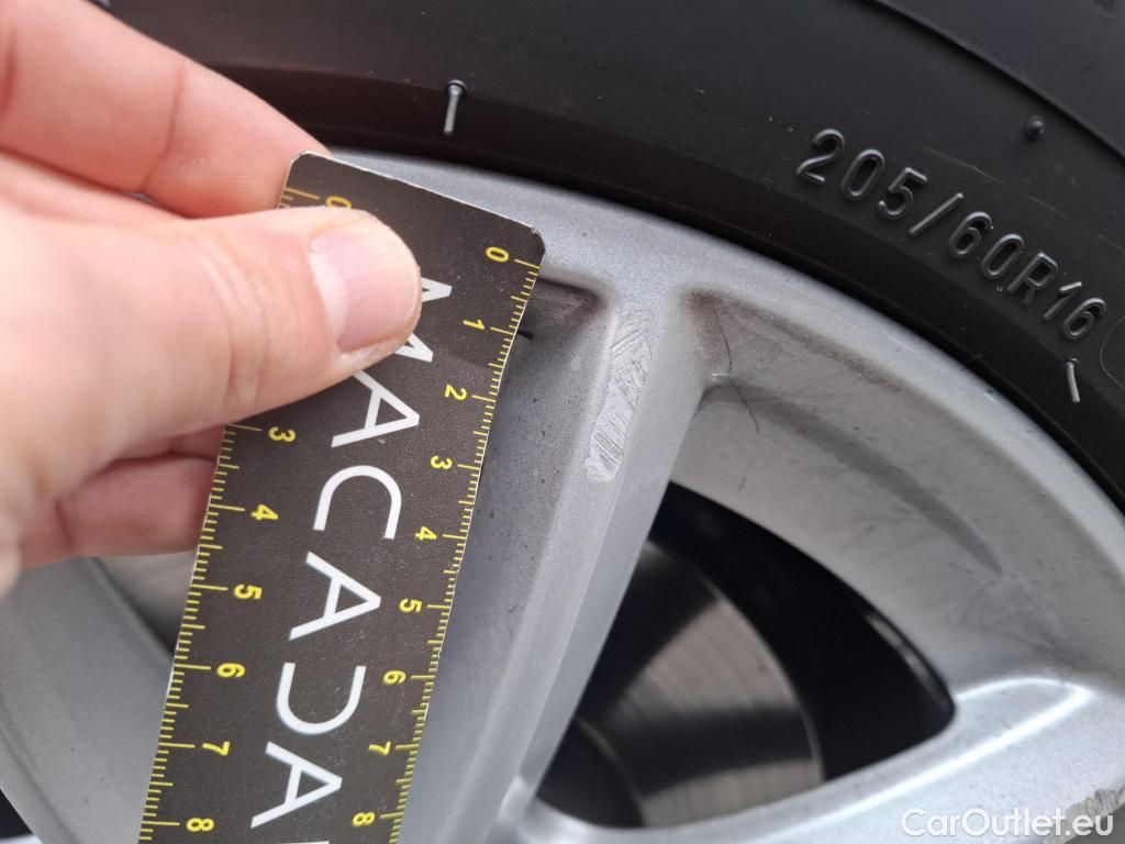  Bmw  Serie 2 Série 2 Active Tourer 216d Lounge 1.5 115CV BVA7 E6d #50