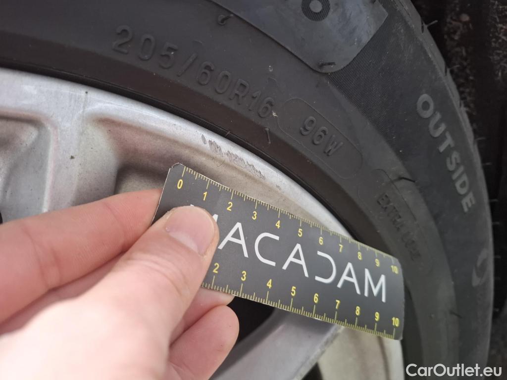  Bmw  Serie 2 Série 2 Active Tourer 216d Lounge 1.5 115CV BVA7 E6d #26